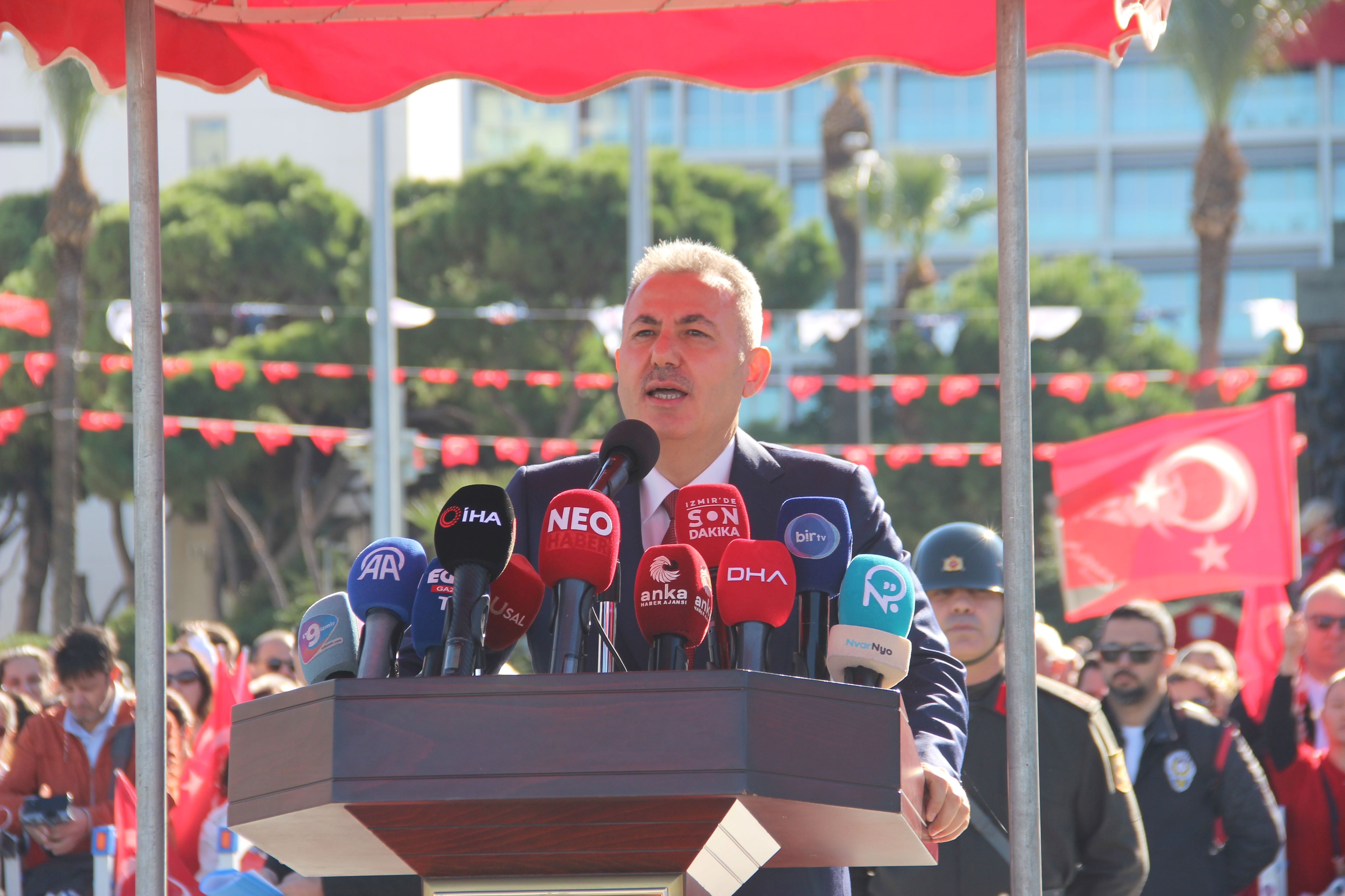 İzmir’de Cumhuriyet’in 102. Yılı Coşkuyla Kutlandı (6)