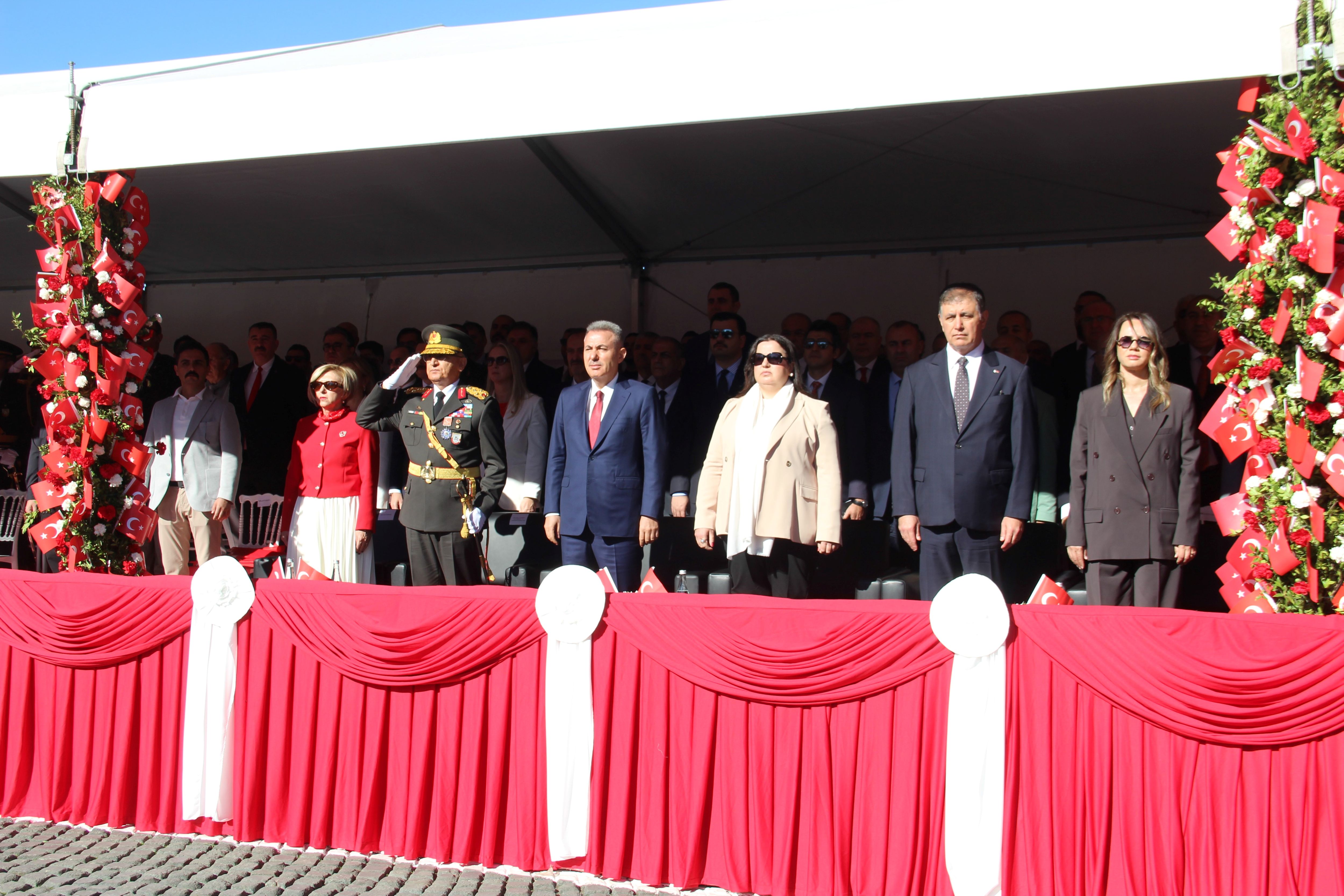 İzmir’de Cumhuriyet’in 102. Yılı Coşkuyla Kutlandı (7)