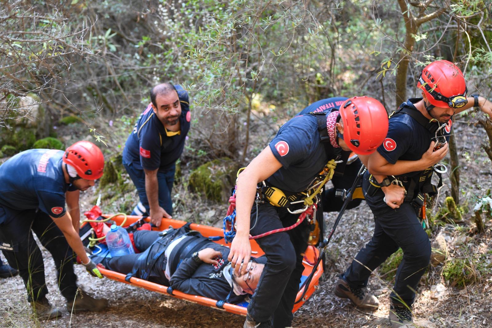 İzmir'de Dağlık Patikalarda Hayat Kurtaran Operasyon (5)