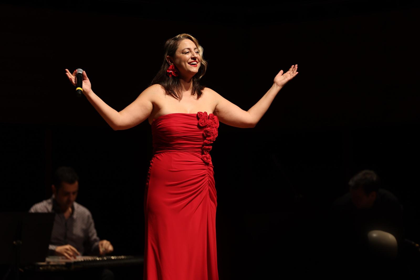 İzmir’de Dilek Türkan’dan Cumhuriyet’e Özel Konser (4)