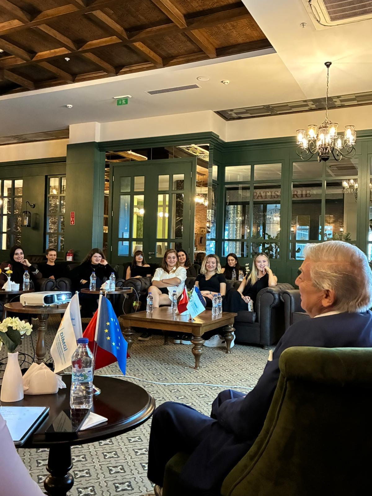 İzmir’de Genç Gazeteciler Dezenformasyonla Mücadeleyi Öğrendi (1)