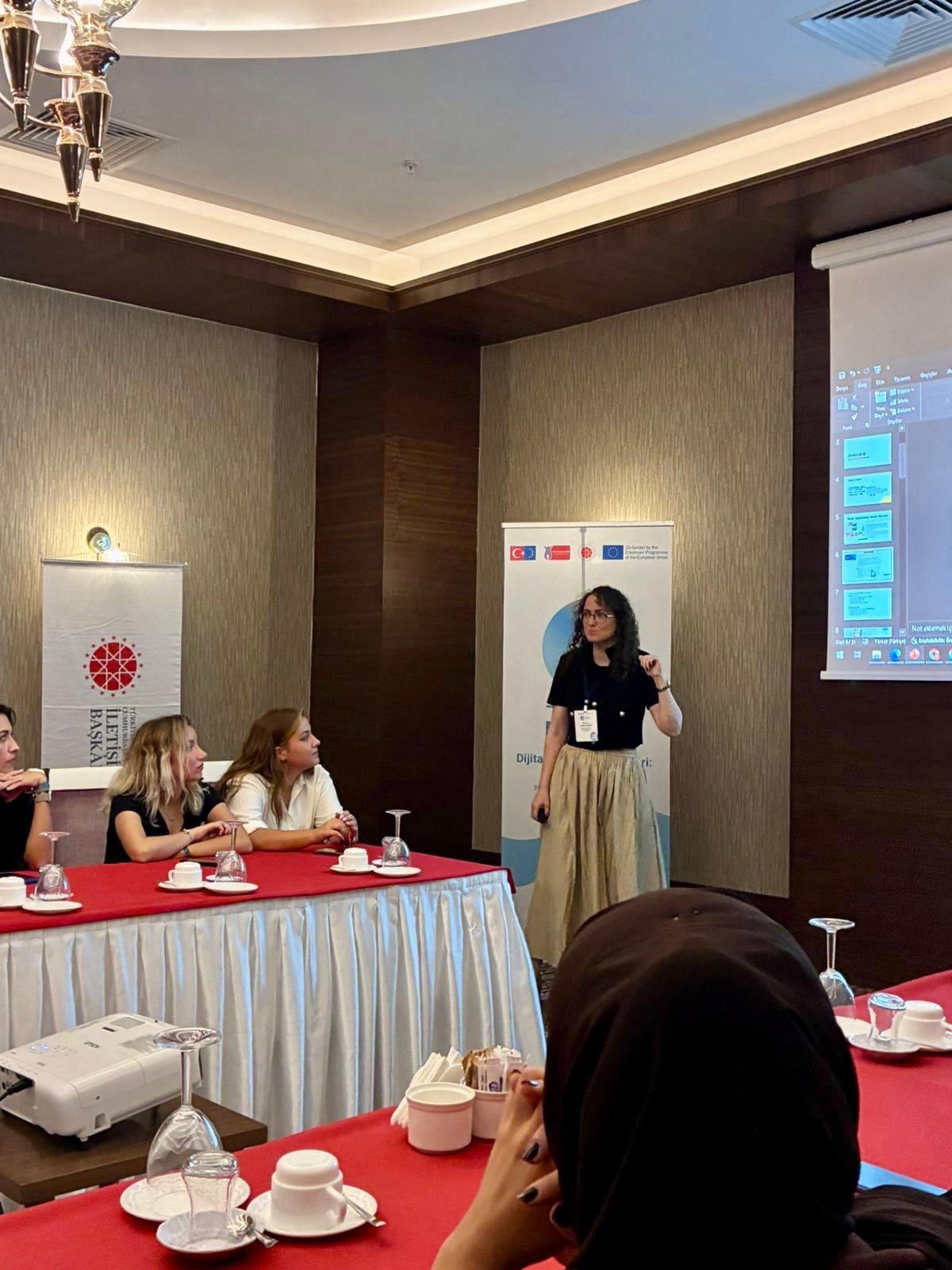 İzmir’de Genç Gazeteciler Dezenformasyonla Mücadeleyi Öğrendi (6)