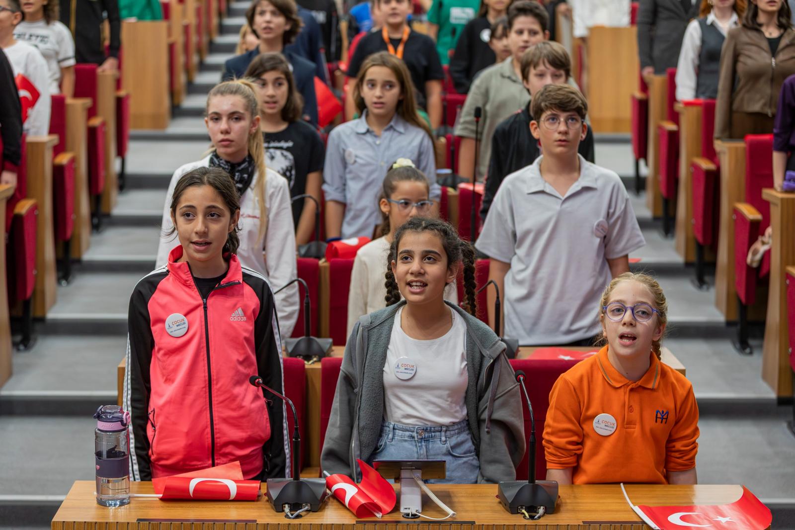 İzmir’de Gençlerle Cumhuriyet Buluşması Başkan Tugay’dan Önemli Mesajlar (14)