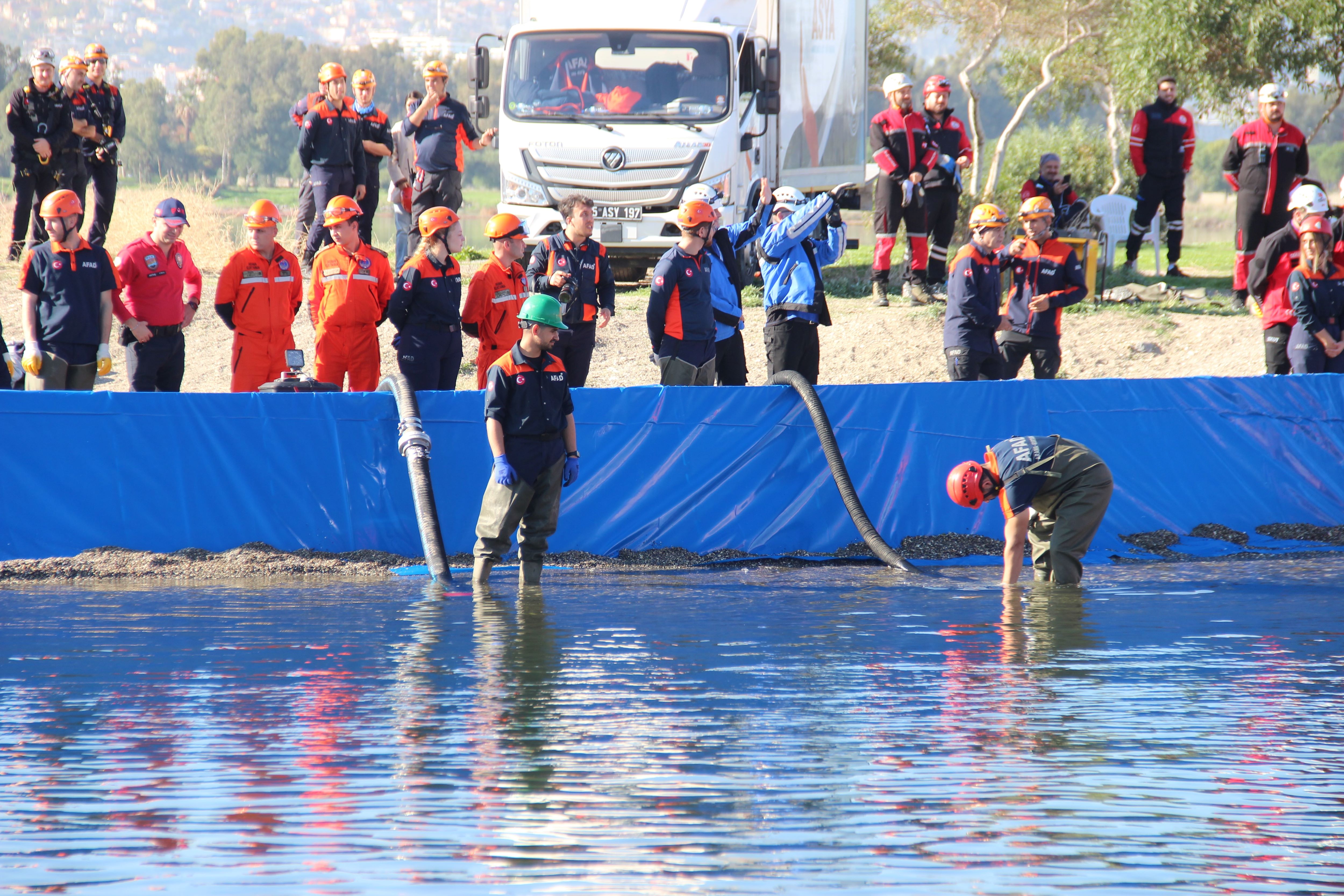 İzmir’de Geniş Çaplı Sel Tatbikatı 180 Personel Sahada (10)