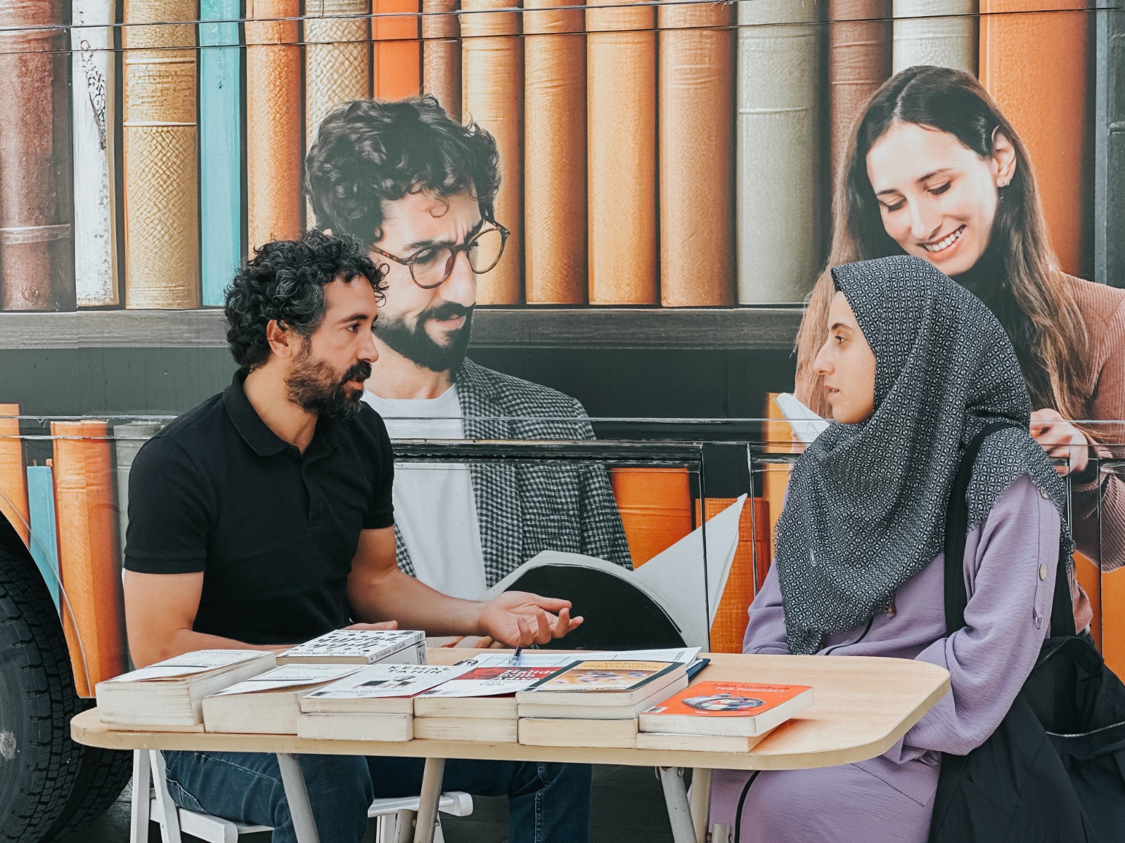 İzmir’de Öğrencilere Kitap Desteği Gezici Kütüphane Başlıyor (3)