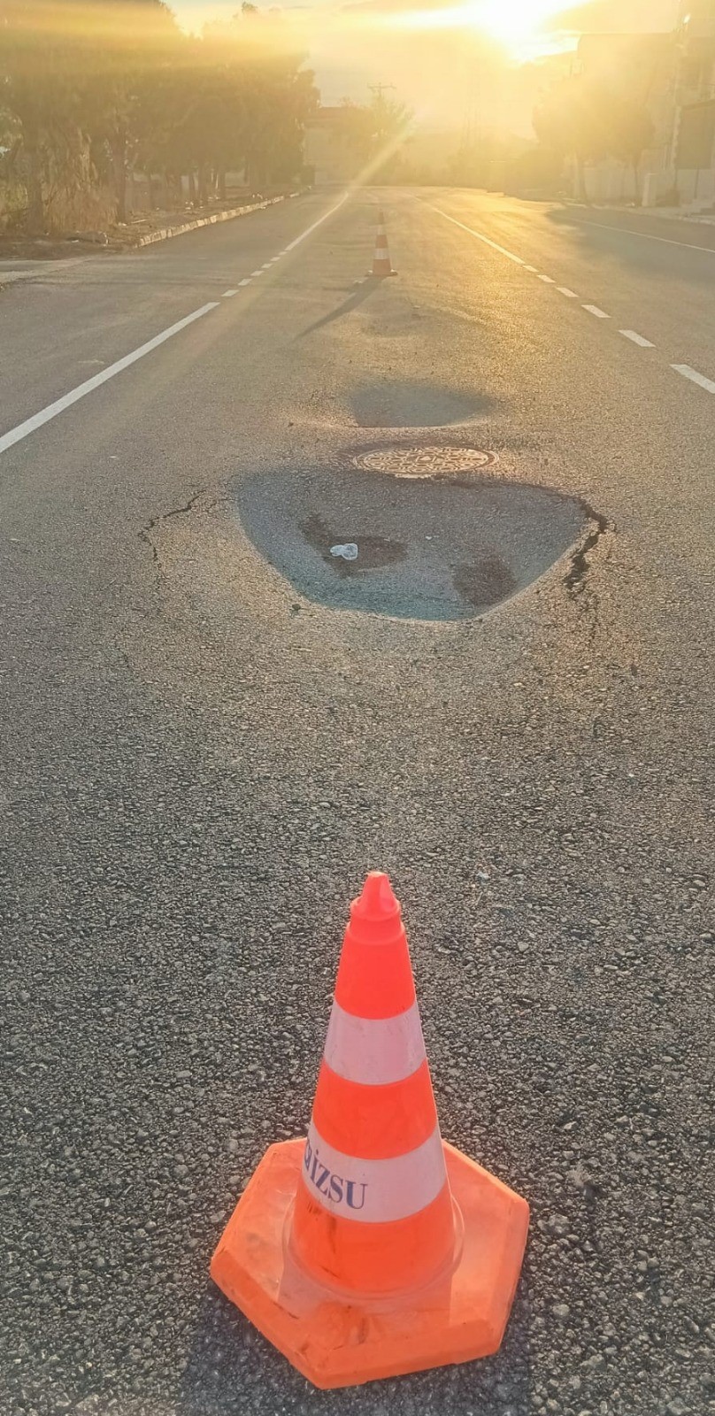 İzmir’de Yeni Yapılan Yol 11 Günde Çöktü! Vatandaş Isyan Etti3