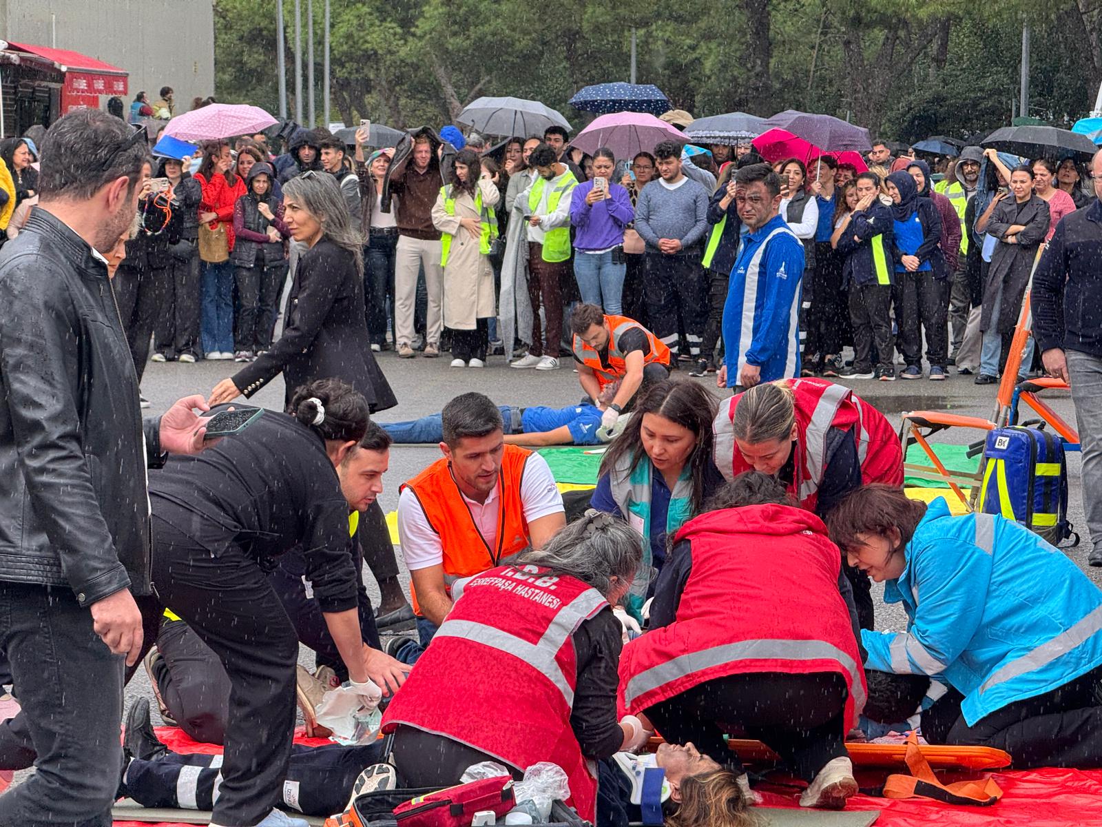 İzmir’de Yüzlerce Personel Afet Tatbikatına Katıldı (7)