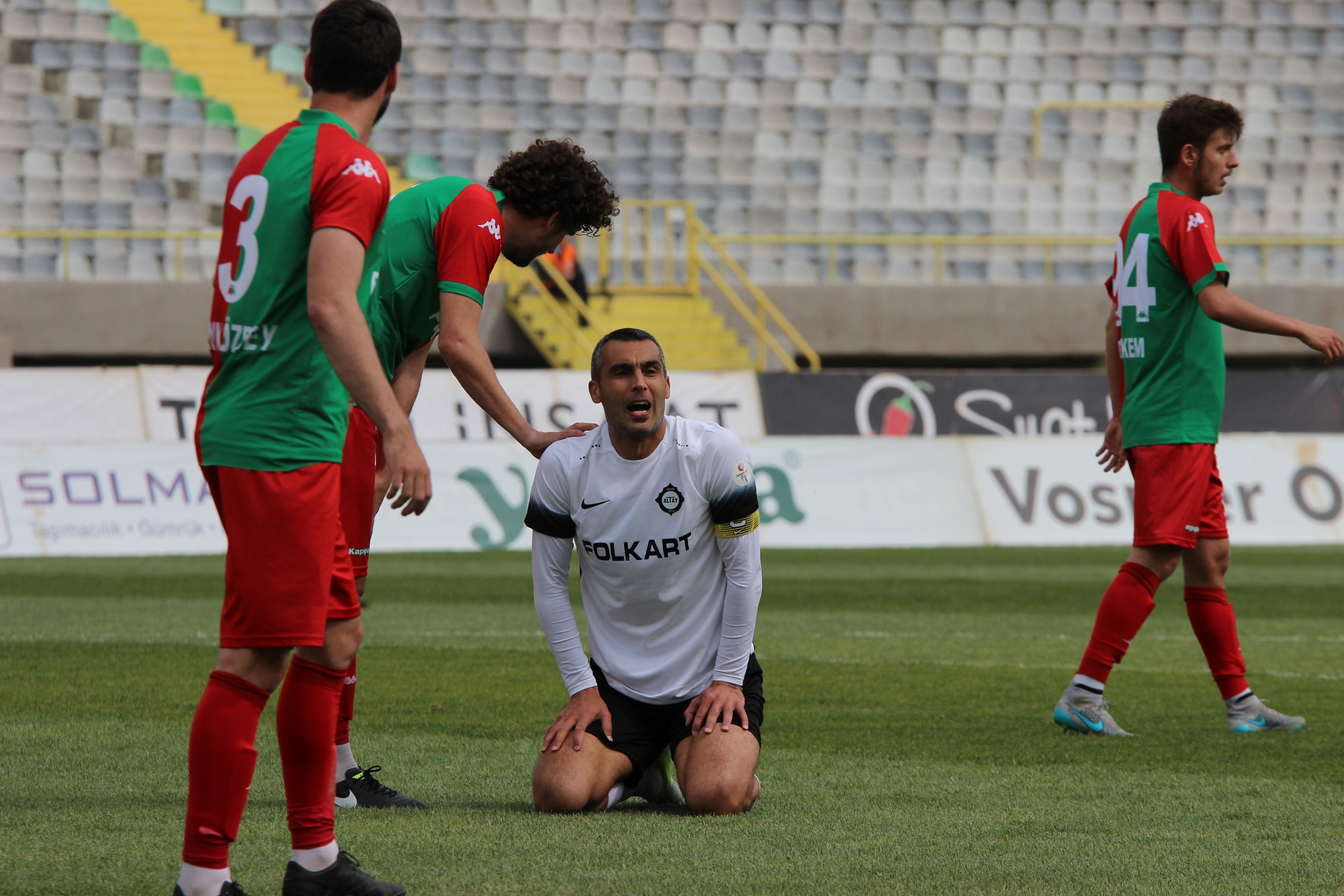 İzmir’in Efsane Derbisi Geri Dönüyor Altay Karşıyaka Maçının Biletleri Satışa Çıktı (2)