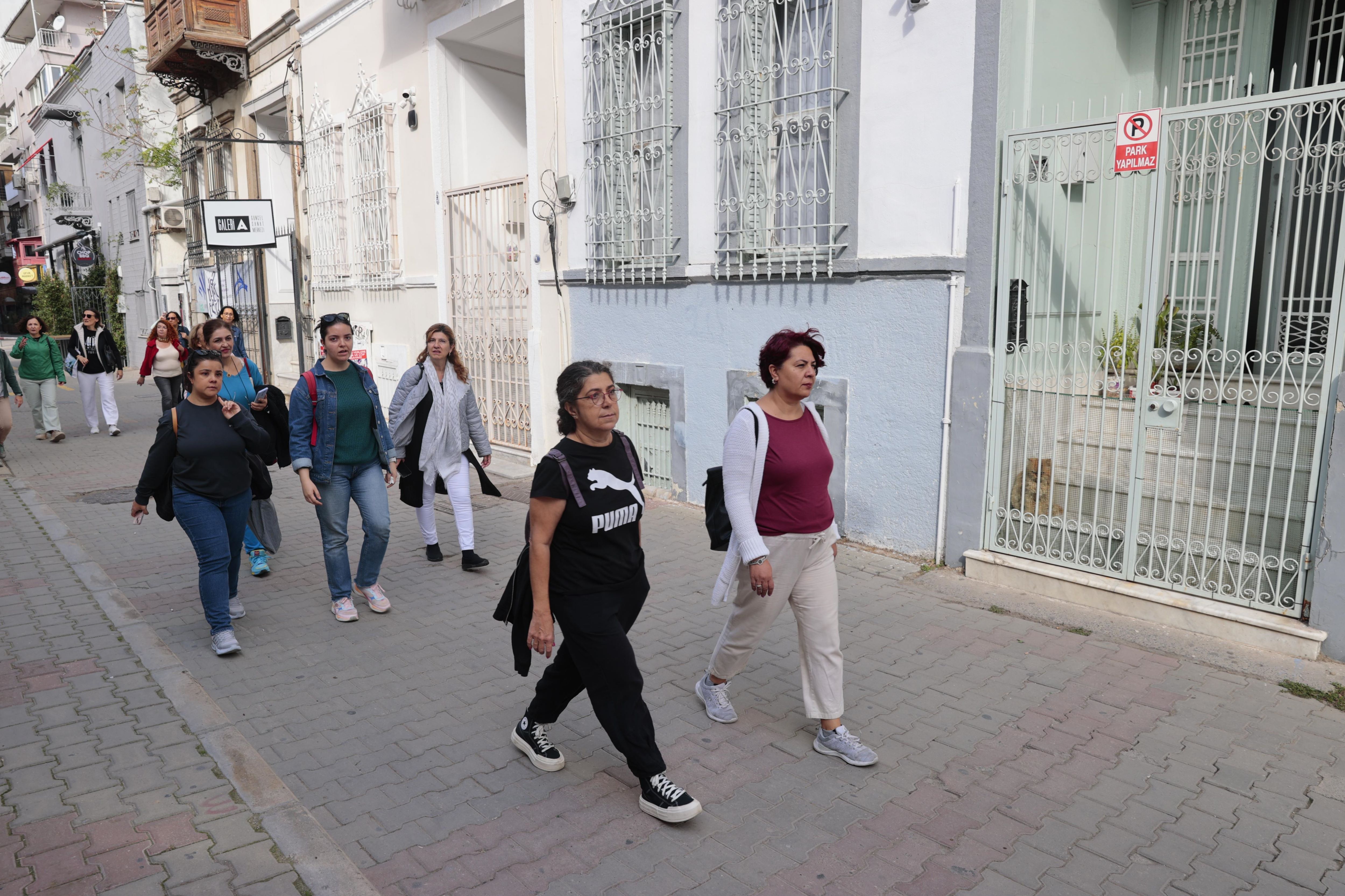 İzmir’in Kalbinde Unutulmaz Gezi Alsancak’ın Tarihini Yeniden Keşfettiler (3)