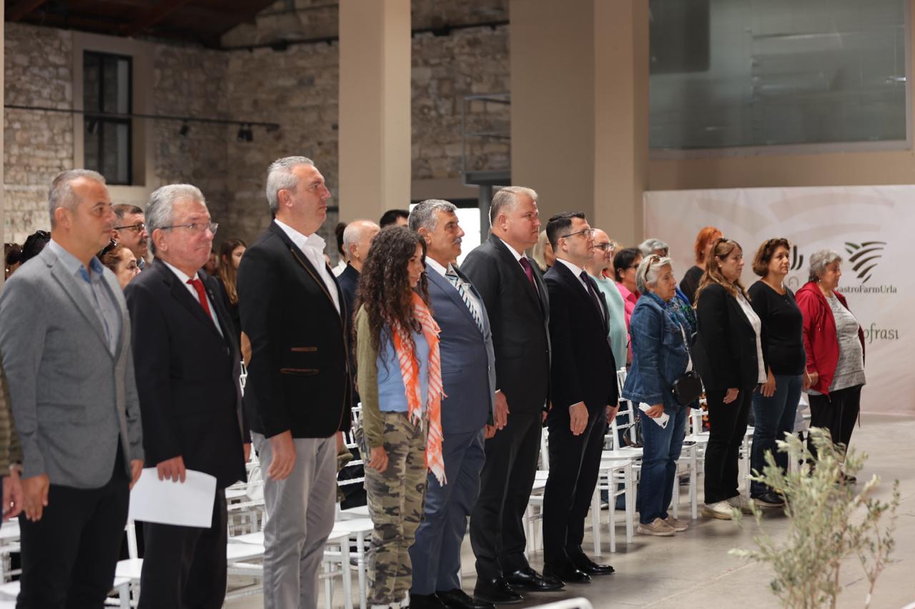 Kadın Emeğine Anlamlı Kutlama Urla’da Dünya Kadın Çiftçiler Günü Coşkusu (5)