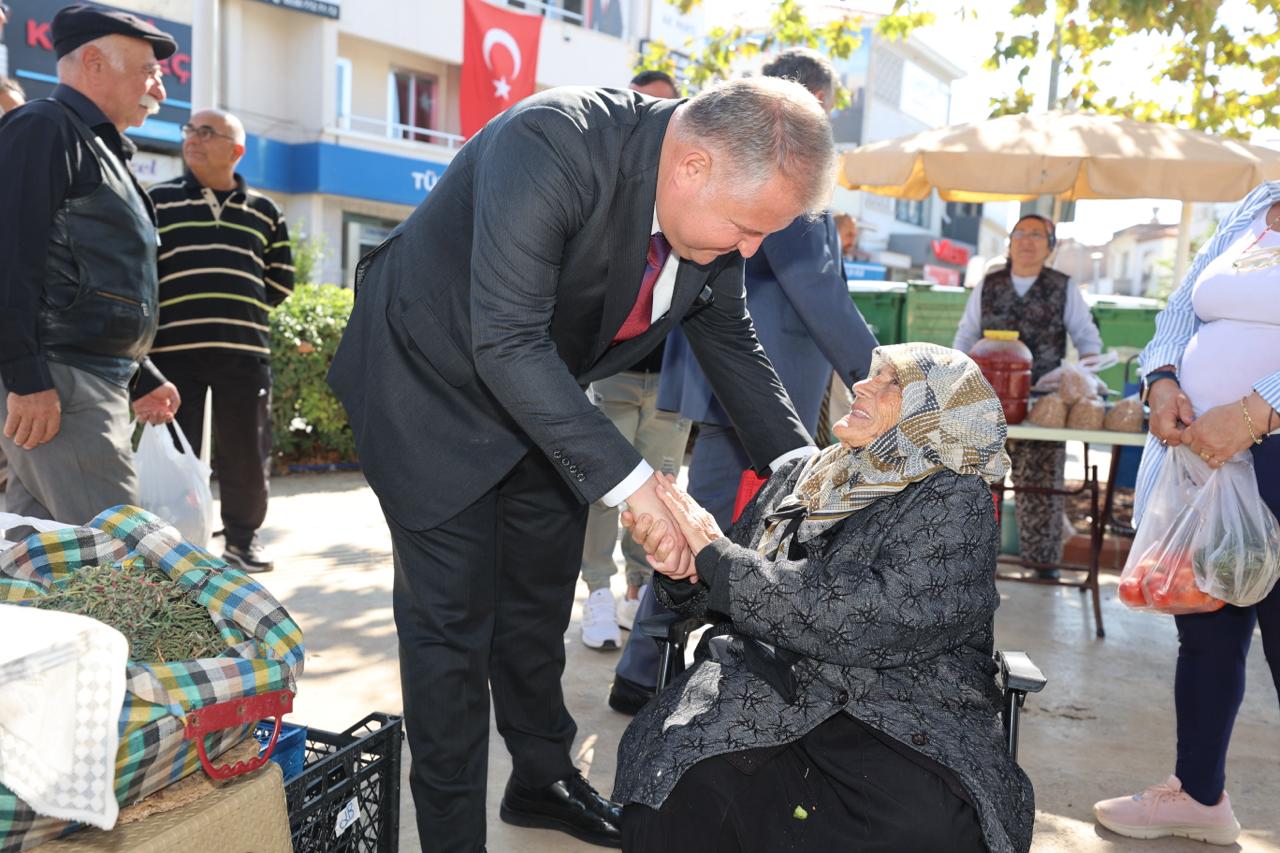 Kadın Emeğine Anlamlı Kutlama Urla’da Dünya Kadın Çiftçiler Günü Coşkusu (8)