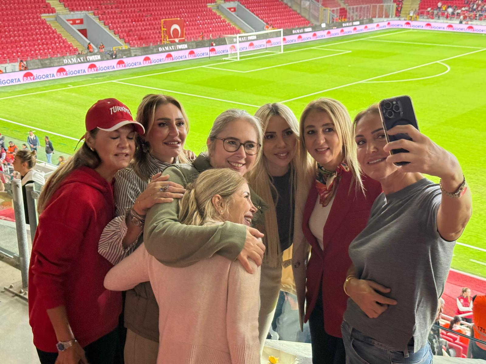 Kadın Milliler’den İzmir’de Tarihi Zafer! Cumhurbaşkanı Erdoğan'dan Tebrik Telefonu 'Kızlarımız Hakkını Verdi' (3)