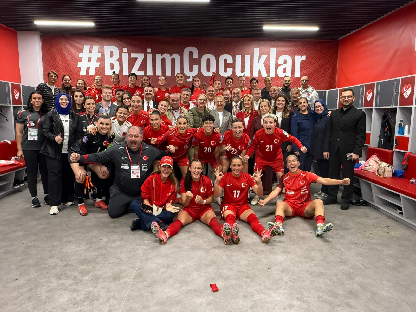 Kadın Milliler’den İzmir’de Tarihi Zafer! Cumhurbaşkanı Erdoğan'dan Tebrik Telefonu 'Kızlarımız Hakkını Verdi' (4)