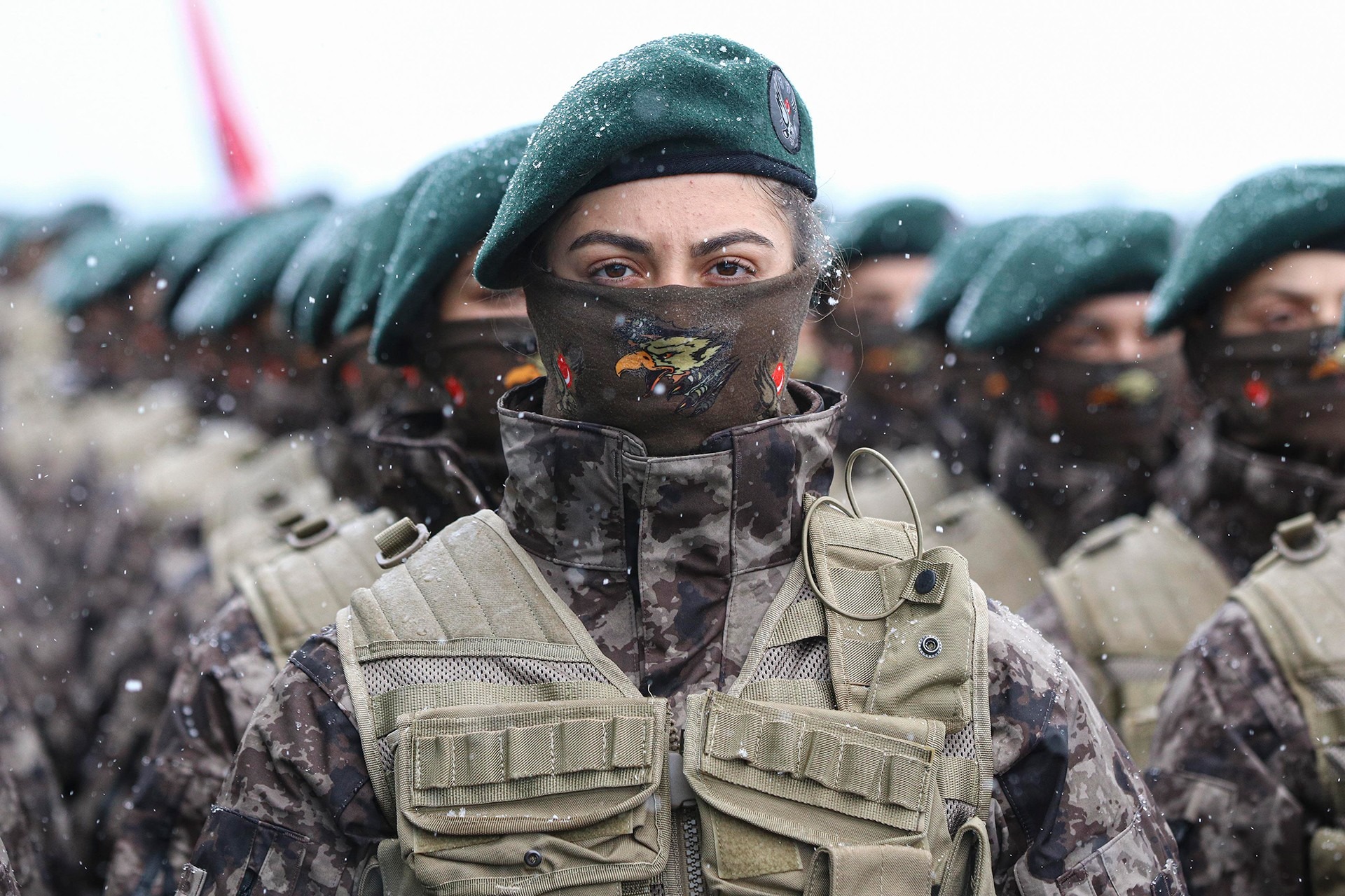 Kadınlara Askerlik