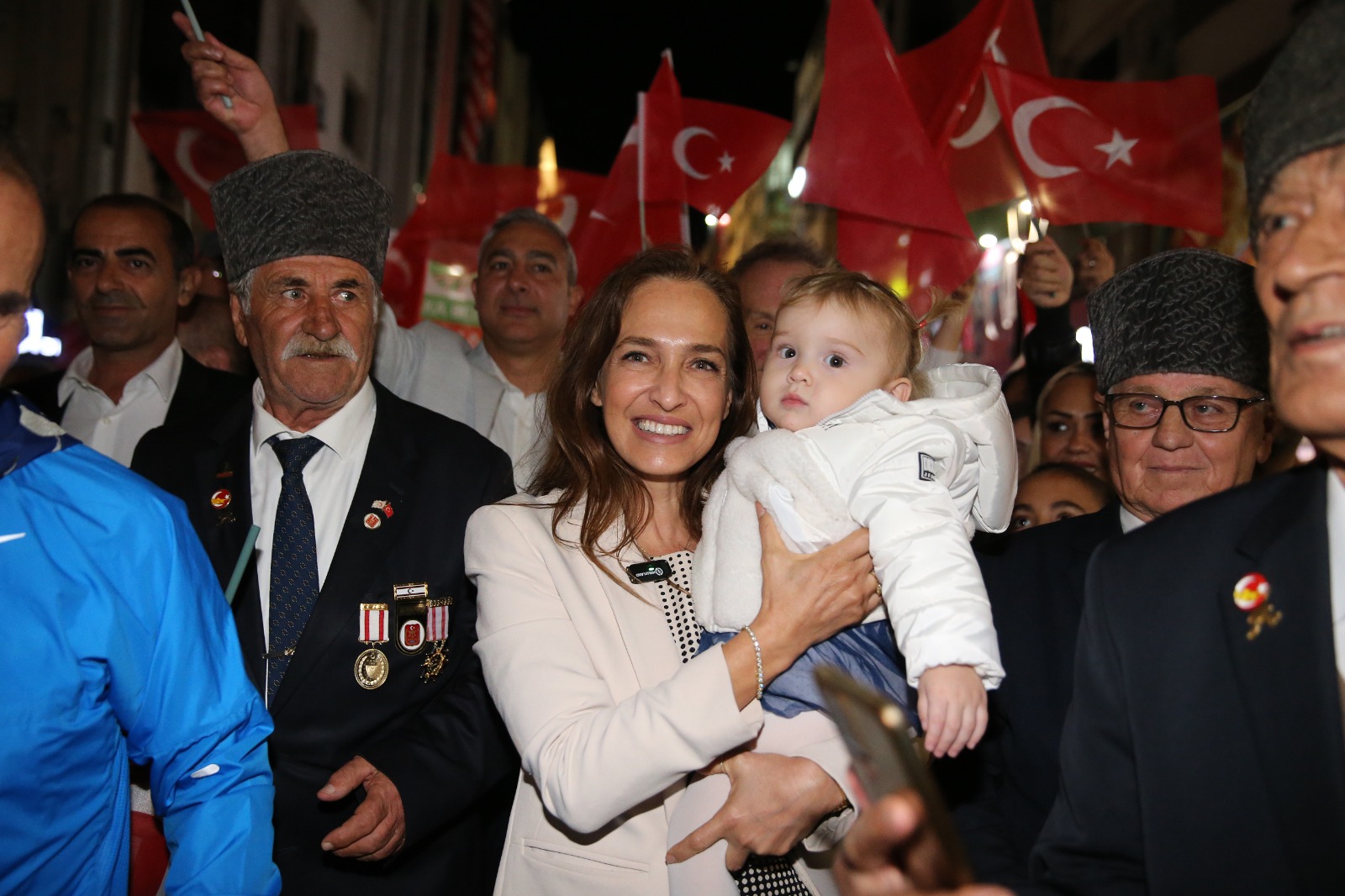 Karşıyaka, Cumhuriyet Coşkusuyla Tek Yürek Oldu (4)