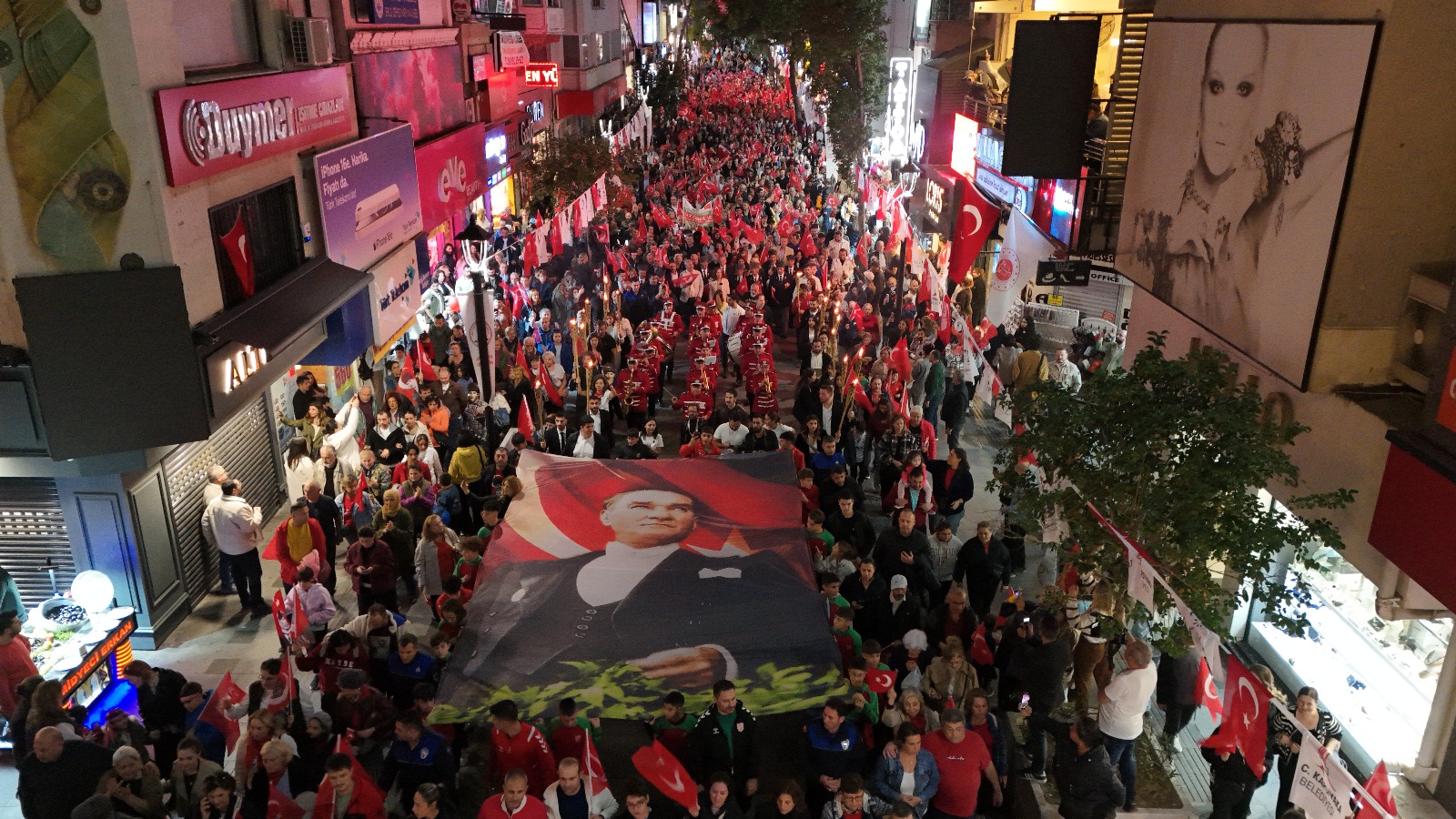 Karşıyaka, Cumhuriyet Coşkusuyla Tek Yürek Oldu (6)