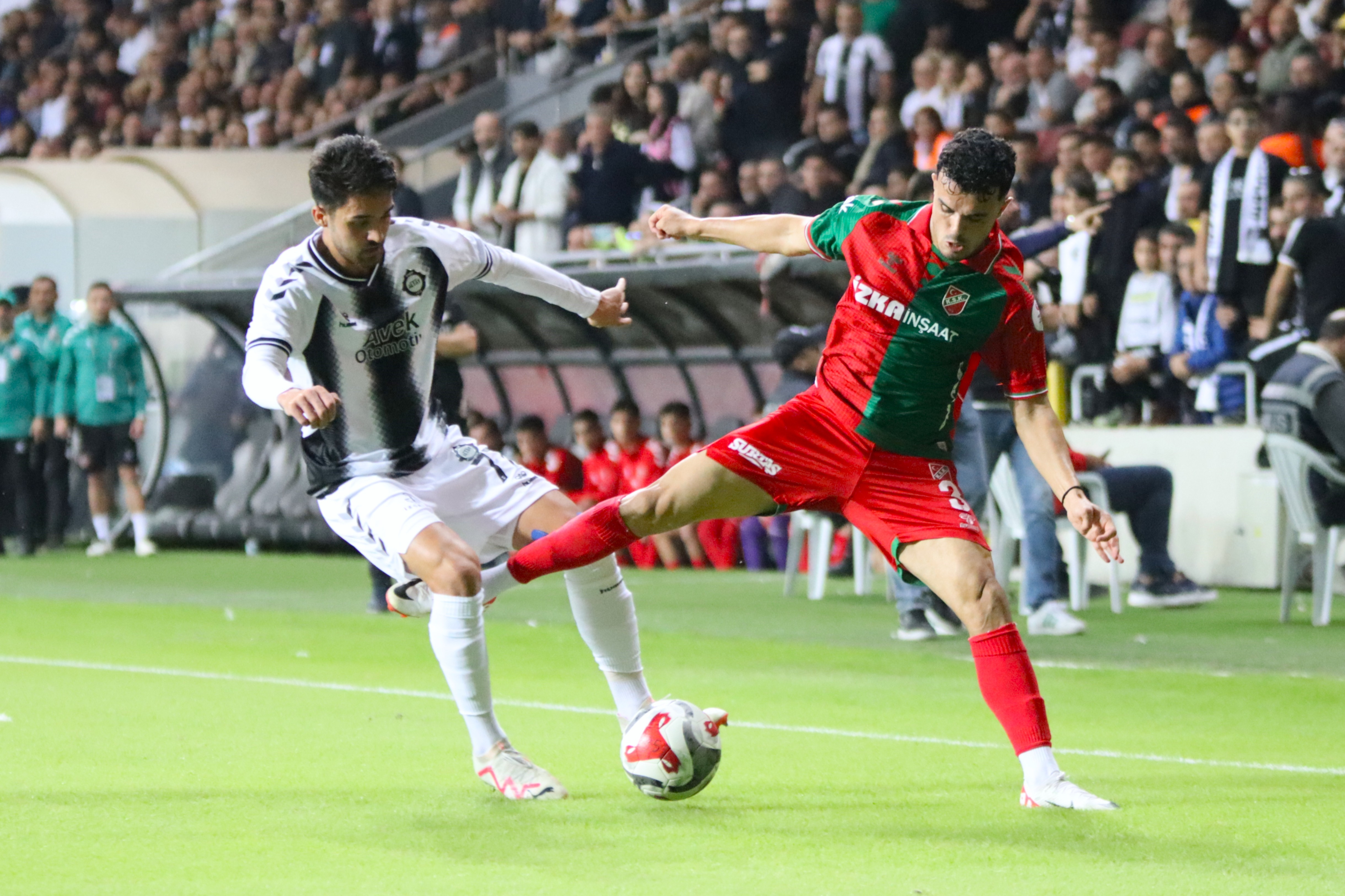 Karşıyaka Öne Geçti, Altay Bırakmadı İzmir Derbisinde Kazanan Yok (11)