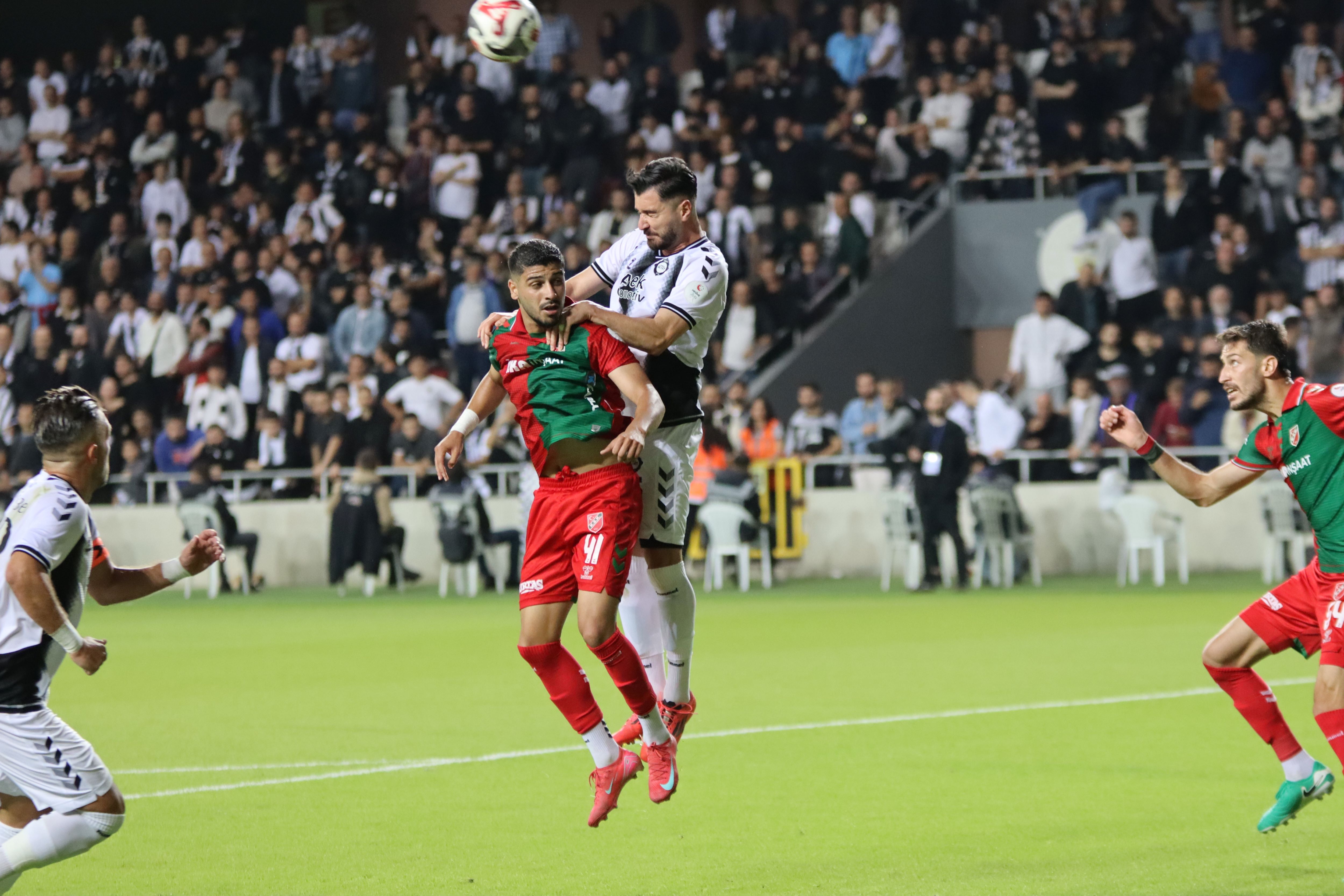 Karşıyaka Öne Geçti, Altay Bırakmadı İzmir Derbisinde Kazanan Yok (3)