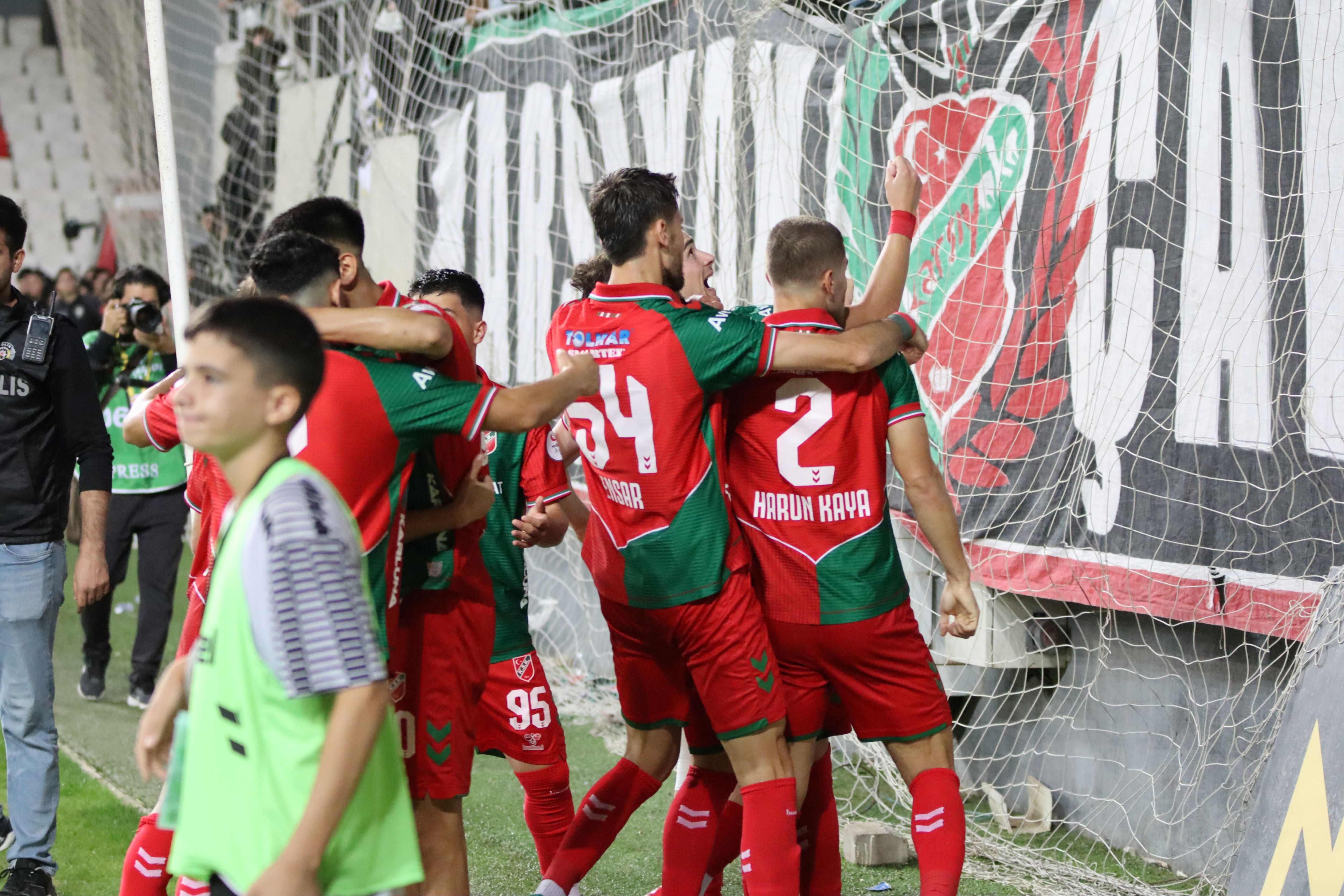 Karşıyaka Öne Geçti, Altay Bırakmadı İzmir Derbisinde Kazanan Yok (7)