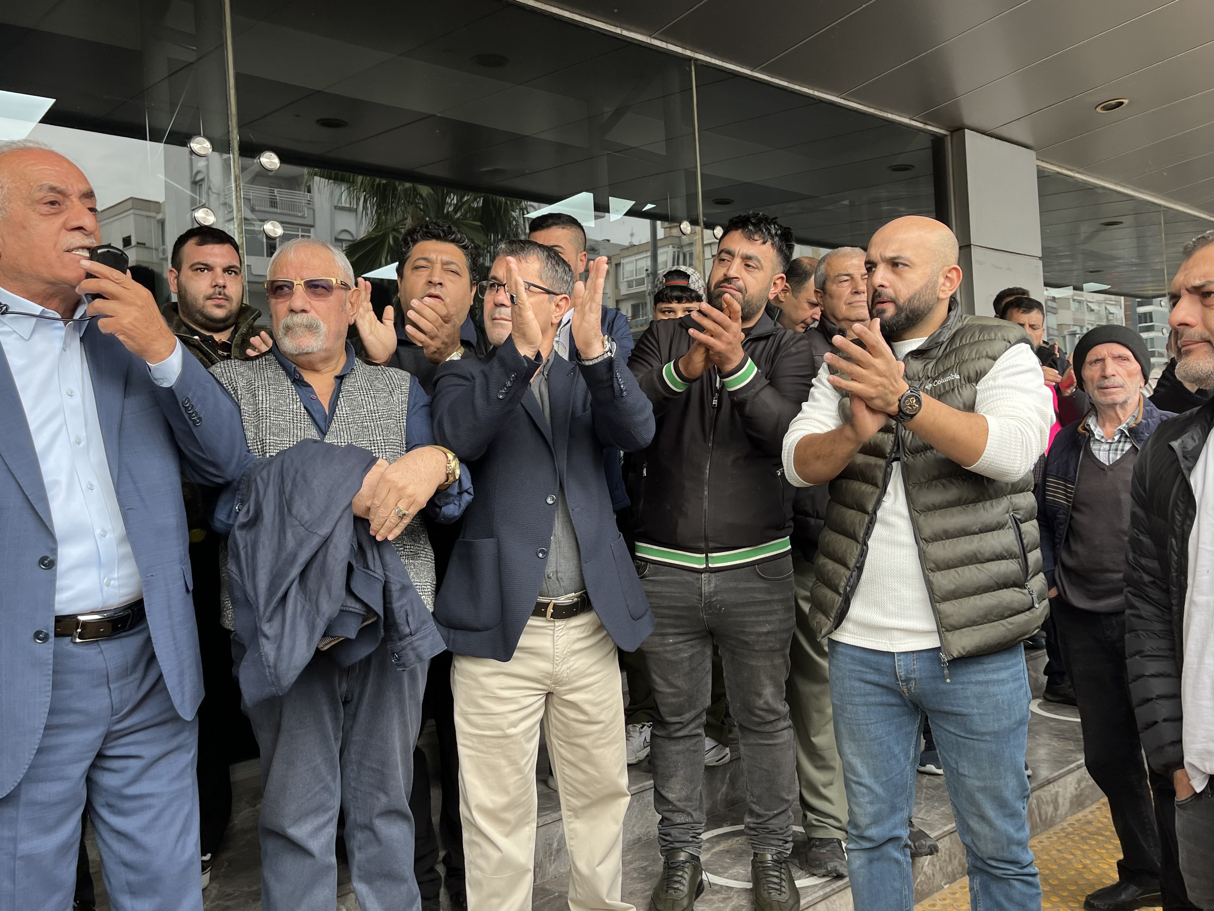 Karşıyaka’da '800 Bin Tl’ye Tezgah Satışı' Iddiası Bostanlı Pazarı Için Protesto Büyüyor (2)
