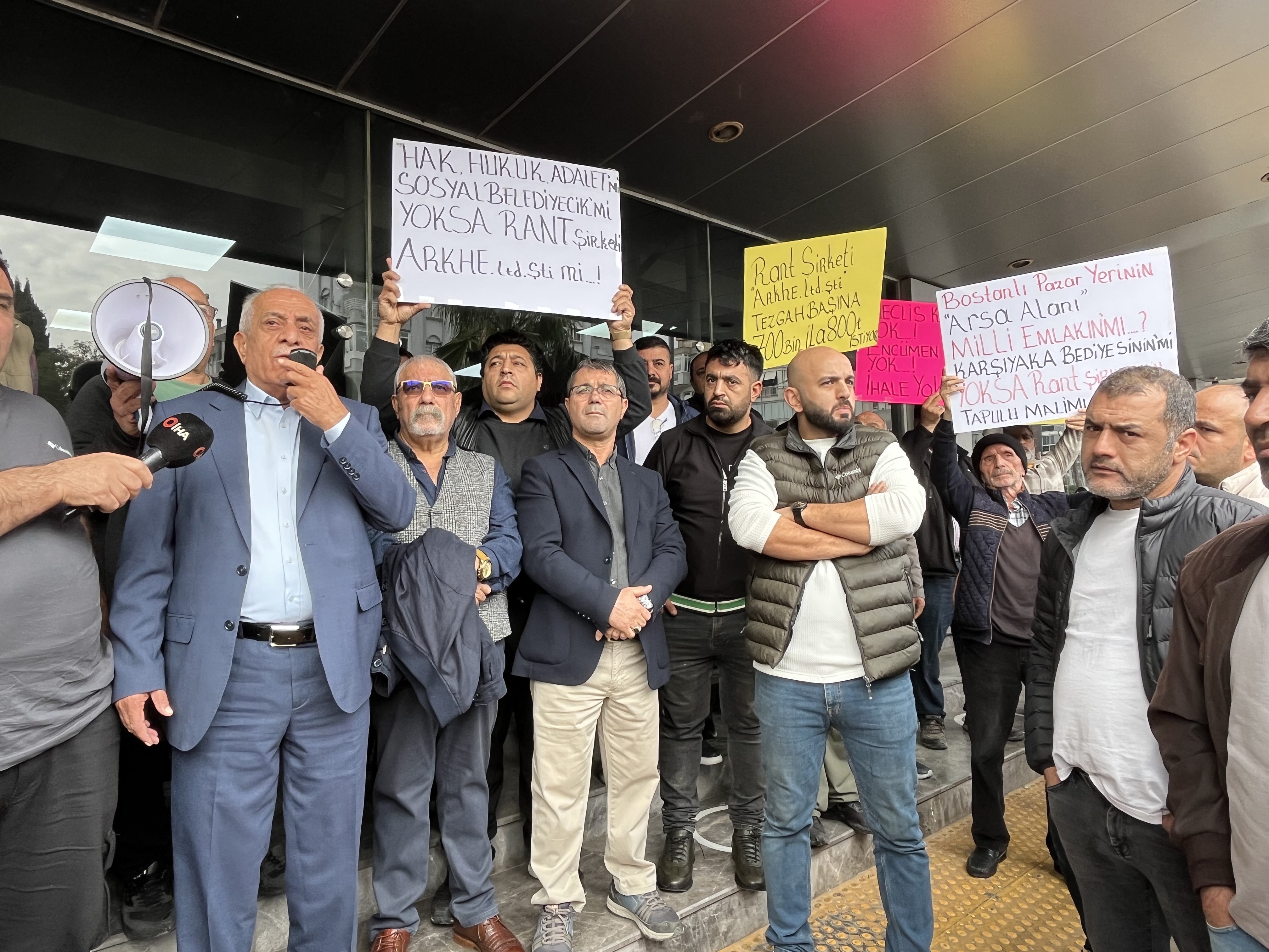 Karşıyaka’da '800 Bin Tl’ye Tezgah Satışı' Iddiası Bostanlı Pazarı Için Protesto Büyüyor (4)