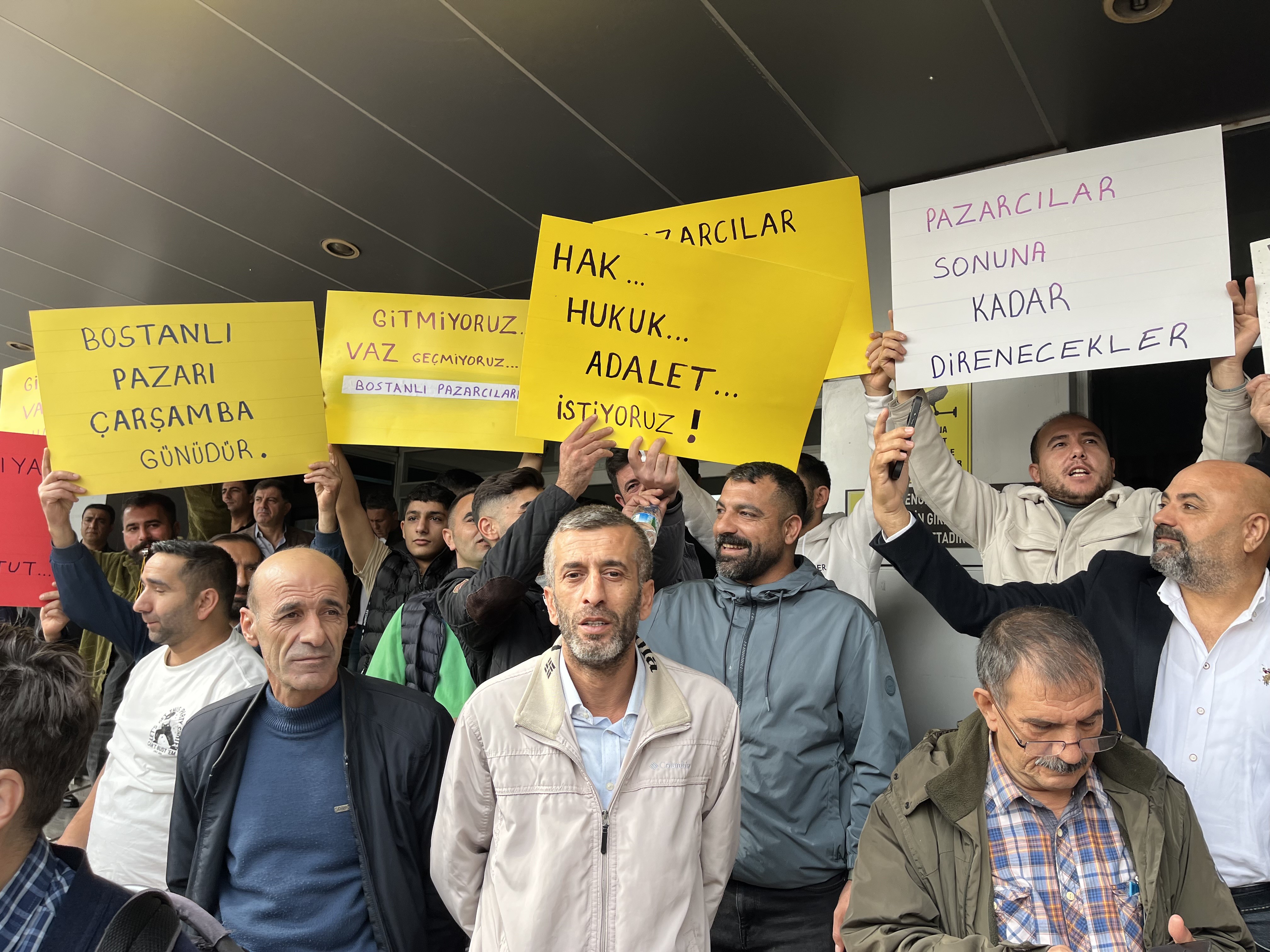 Karşıyaka’da '800 Bin Tl’ye Tezgah Satışı' Iddiası Bostanlı Pazarı Için Protesto Büyüyor (5)