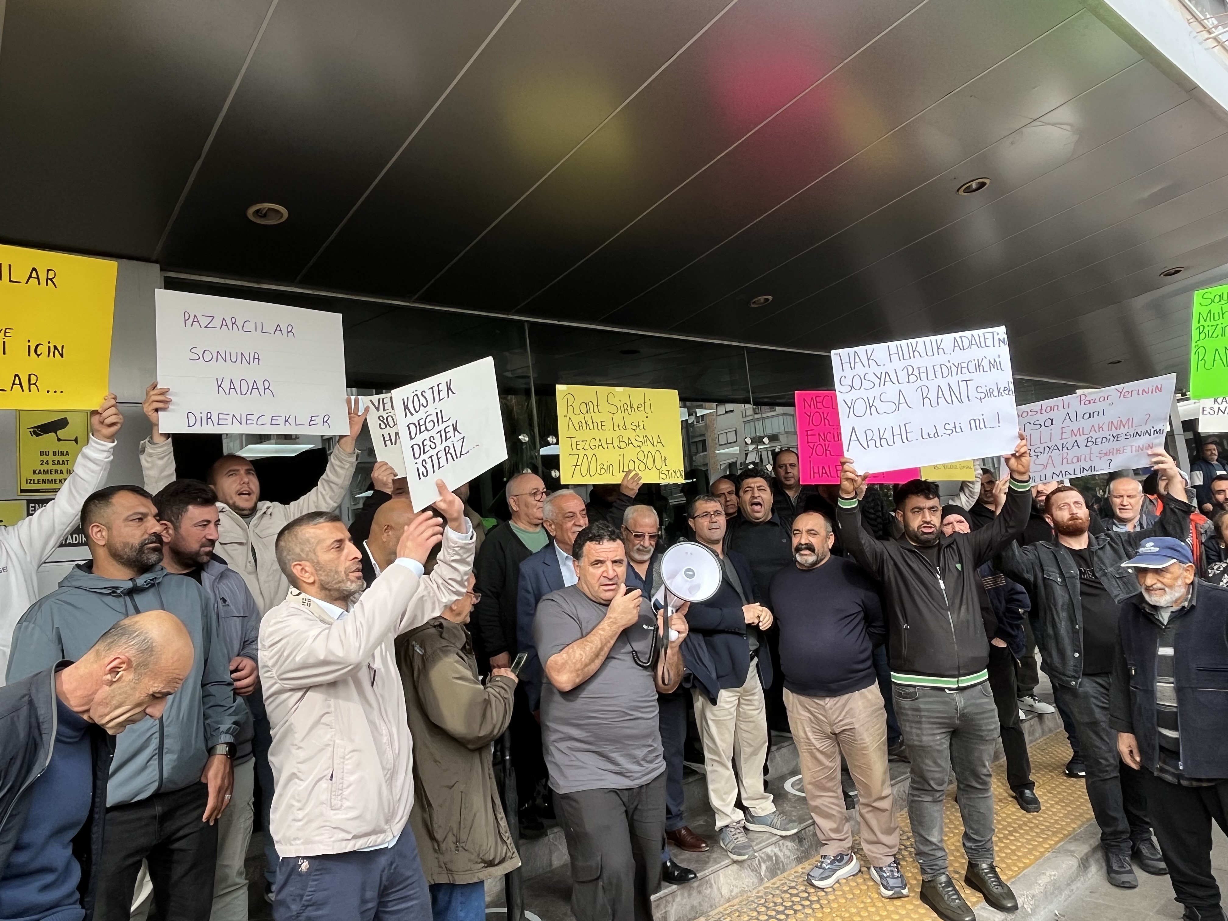 Karşıyaka’da '800 Bin Tl’ye Tezgah Satışı' Iddiası Bostanlı Pazarı Için Protesto Büyüyor (6)