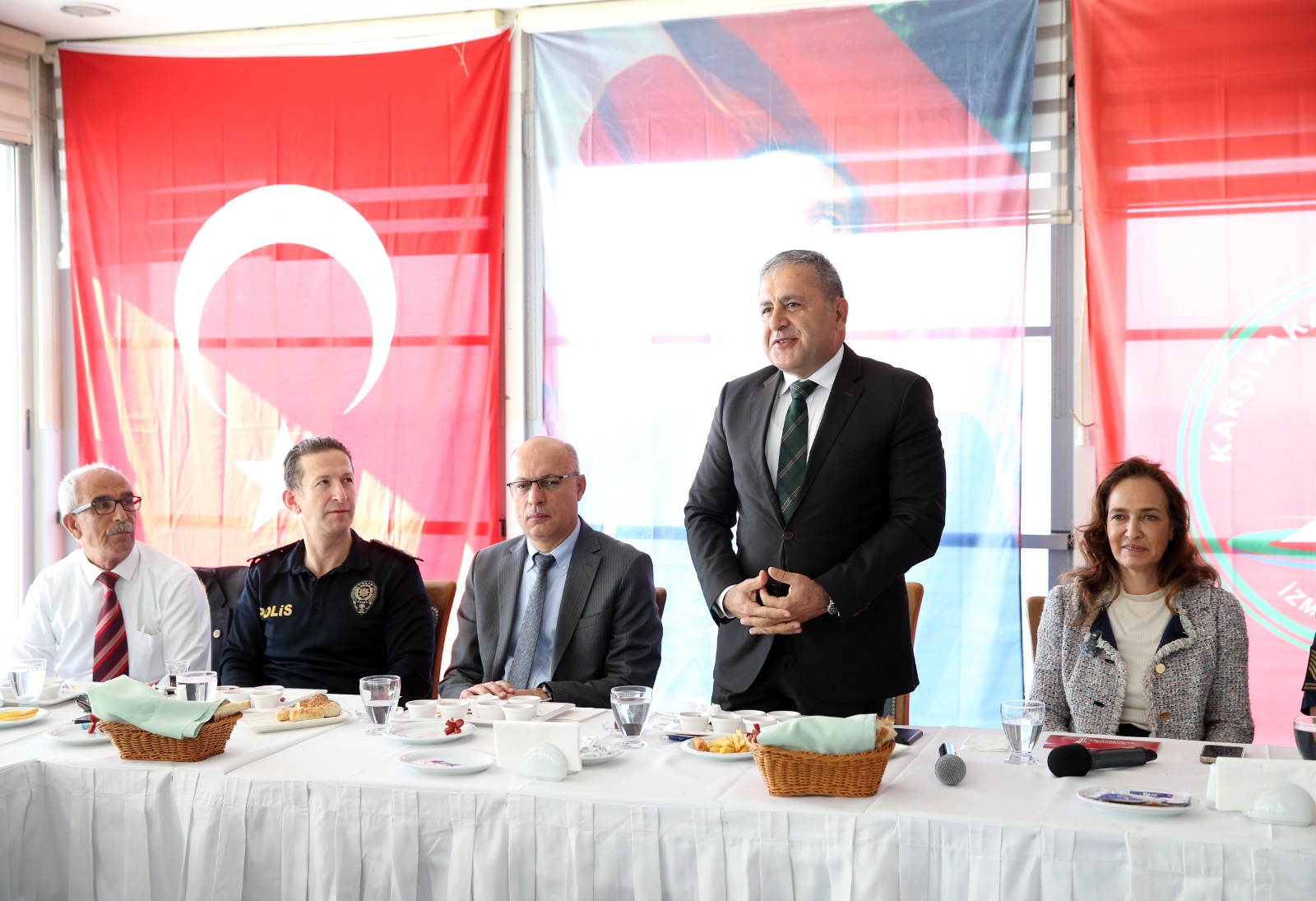 Karşıyaka’da Birlik Tablosu Başkan Ünsal Ve Muhtarlar Aynı Sofrada Buluştu (2)