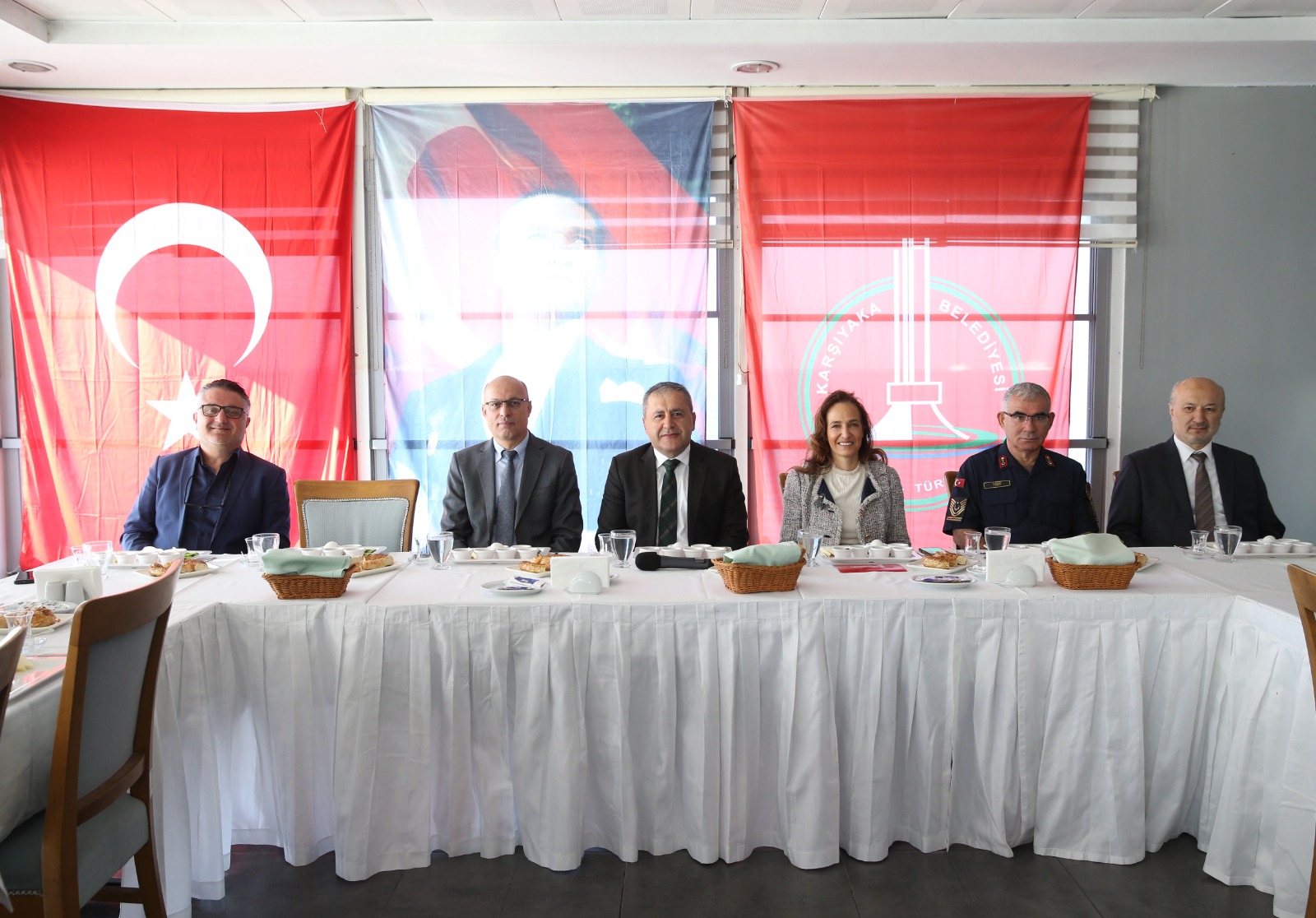 Karşıyaka’da Birlik Tablosu Başkan Ünsal Ve Muhtarlar Aynı Sofrada Buluştu (6)