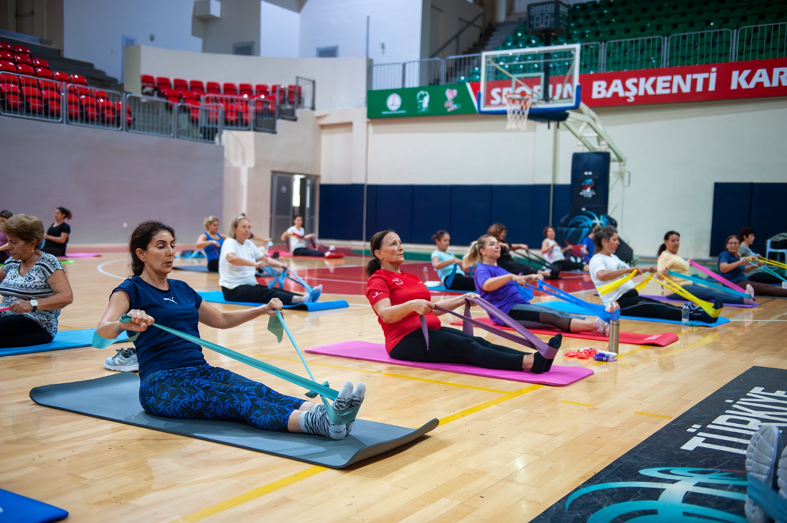 Karşıyaka’da Sabah Aktiviteleri Salonlara Taşındı (10)