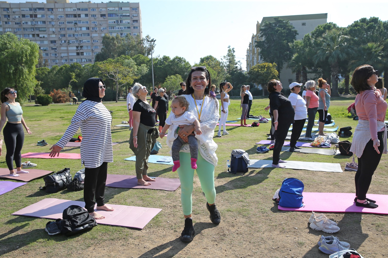 Karşıyaka’da Yaza Veda Yogası Doğanın Enerjisiyle Yenilendiler (5)