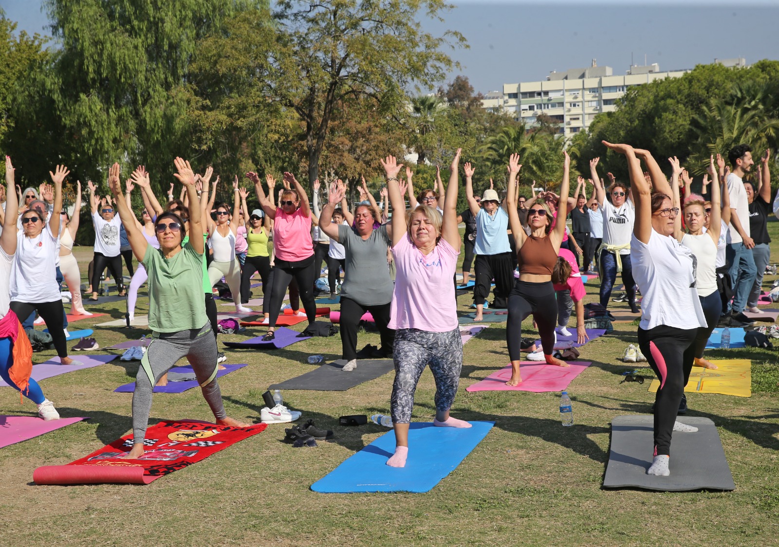 Karşıyaka’da Yaza Veda Yogası Doğanın Enerjisiyle Yenilendiler (6)