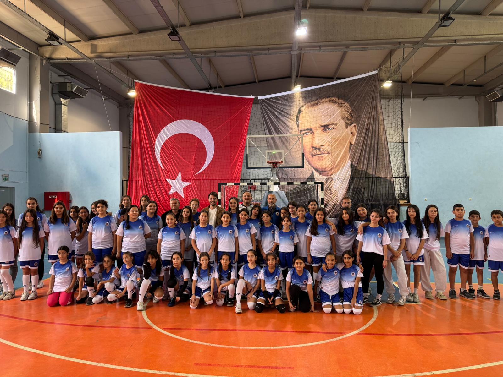 Kemalpaşa Belediyesi’nden 1800 Spor Malzemesi Desteği (1)
