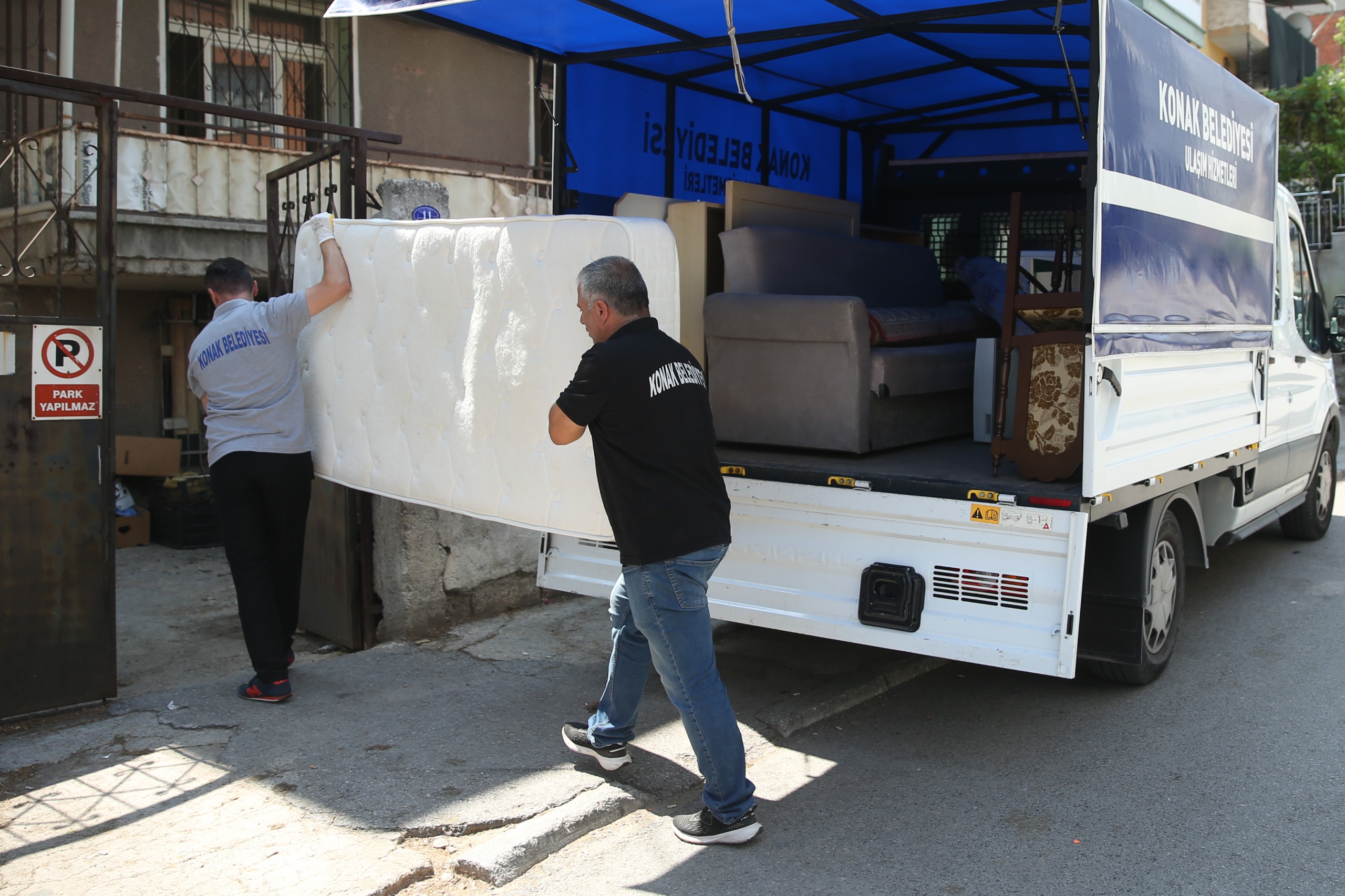 Konak’ta ‘Evden Eve Dayanışma’ Devam Ediyor (4)