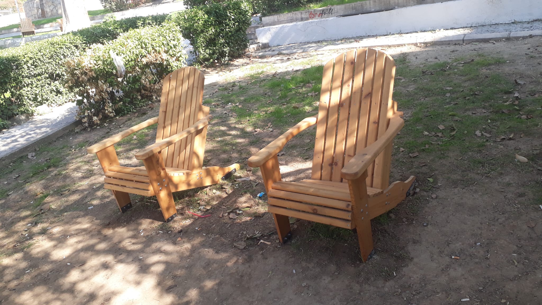 Konak’ta Yenilenen Parkta Vandallık Banklar Paramparça Edildi (3)