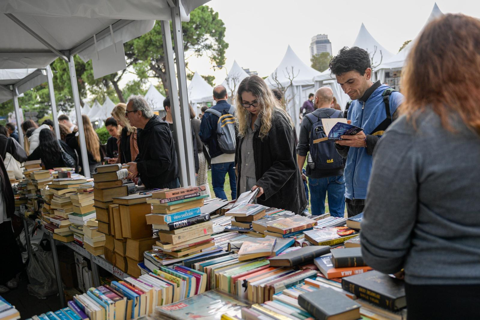 Kültürpark’ta Edebiyat Şöleni İzmirliler Kitap Fuarı'na Akın Etti (9)