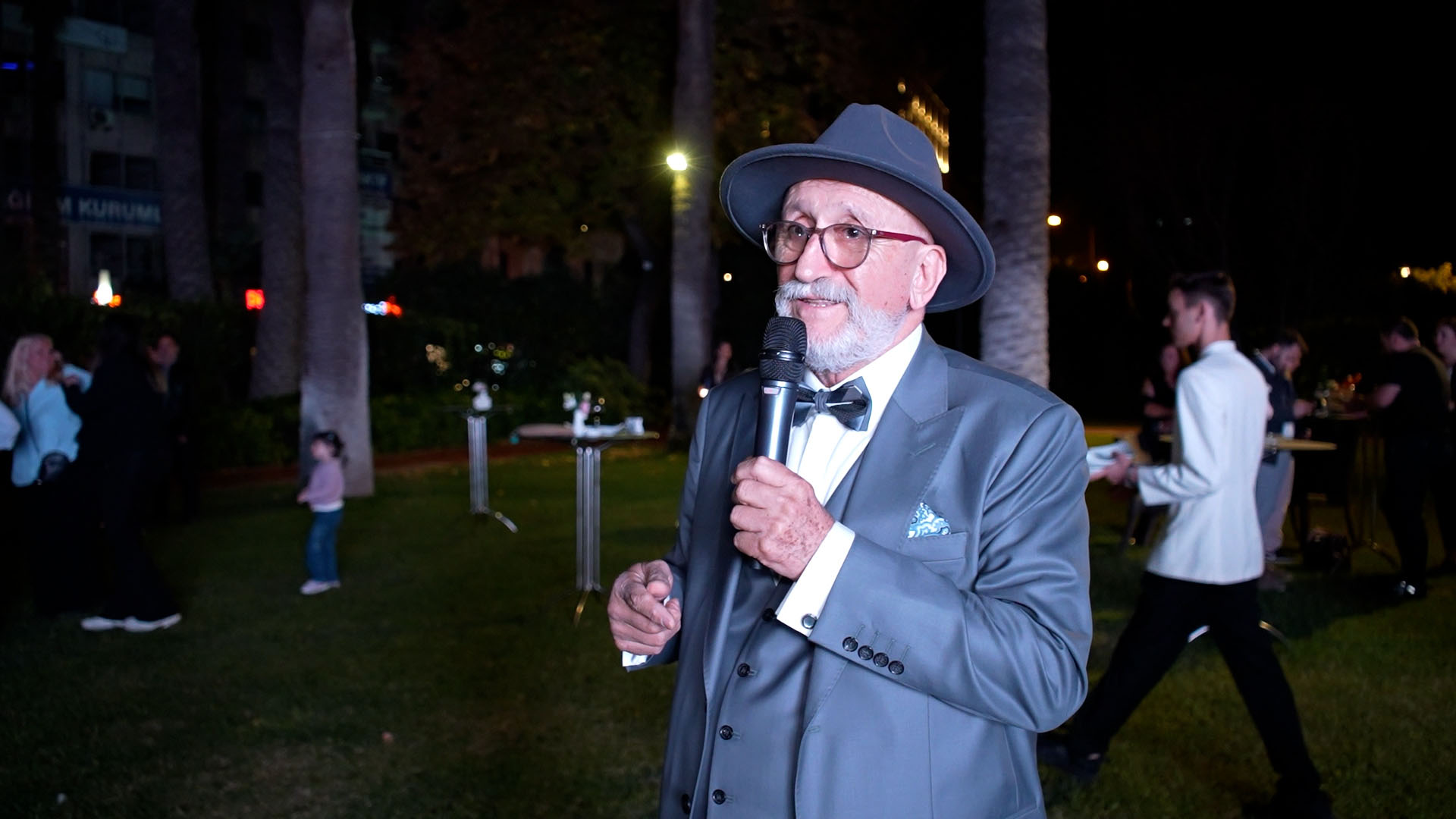 Mehmet Kurt’tan Etkileyici Roman 'Ceviz Bebekler'in Büyüleyici Hikayesi İzmir’de Tanıtıldı (2)