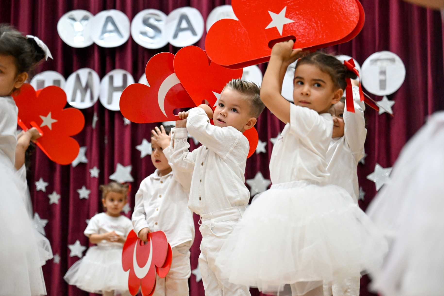 Miniklerden Sahneyi Sallayan Cumhuriyet Şov! (6)