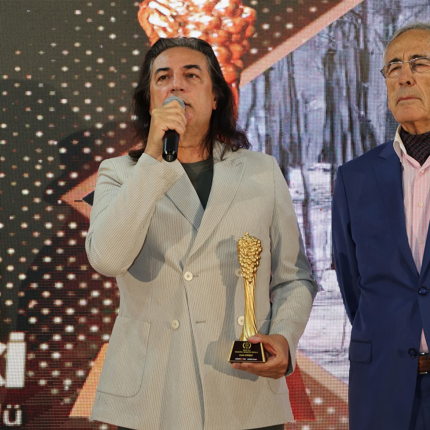 Nurgül Saltık, 2025 Altın Üzüm Ödülleri’nde ‘İyilik Elçisi’ Seçildi (7)