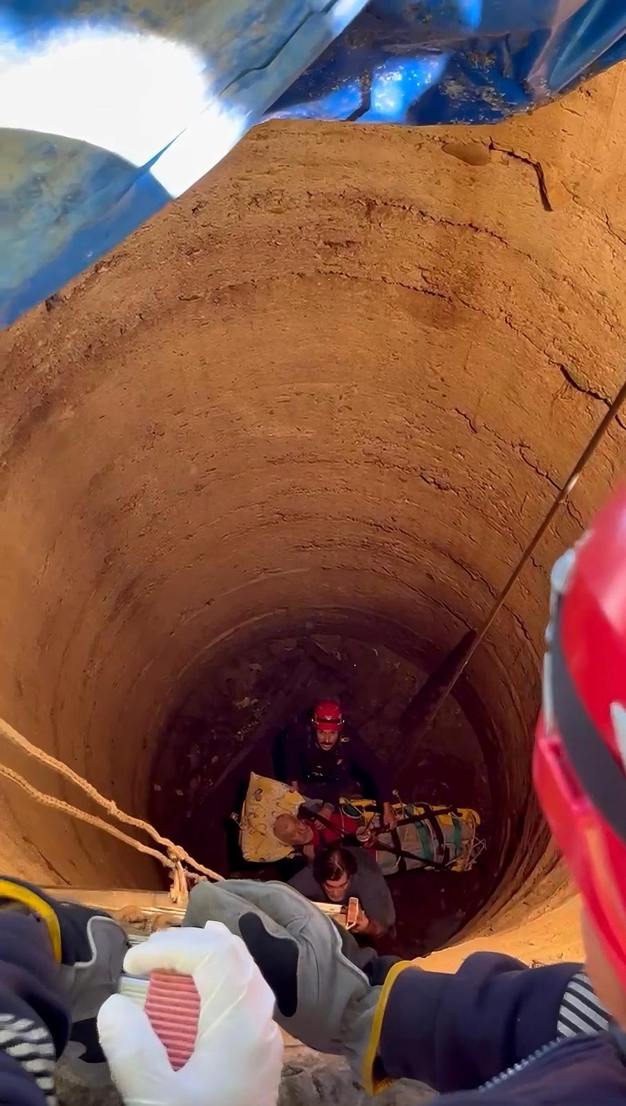 Ödemiş’te Korkutan Olay 80 Yaşındaki Vatandaş Kuyuya Düştü! (3)