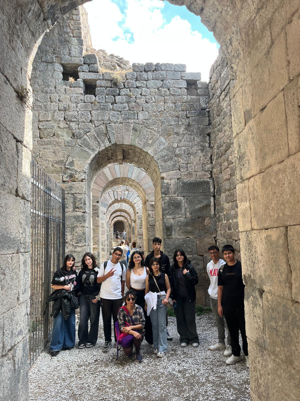 Pergamon Antik Kenti Sınıf Oldu Öğrenciler Konuşarak Öğrendi (1)