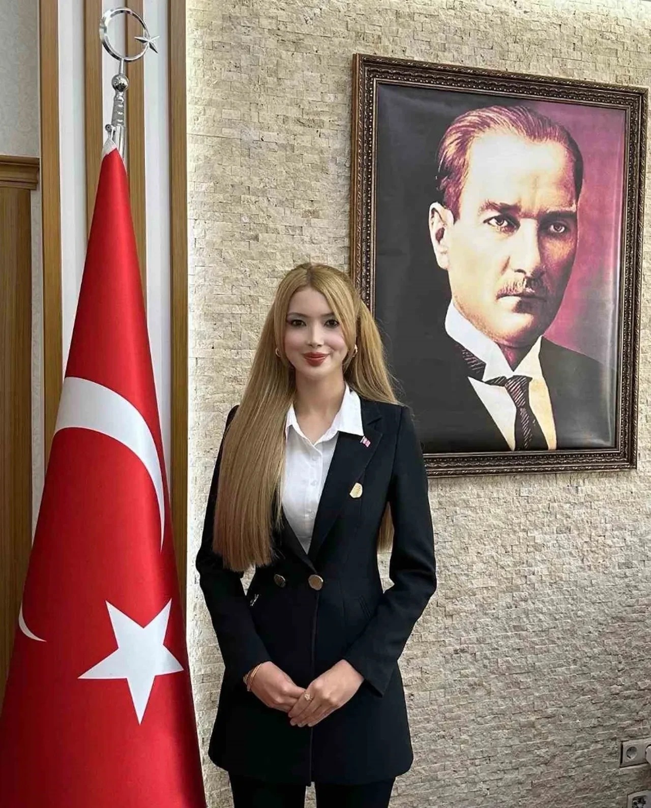 Samsun Ladik’in Yeni Kaymakamı Tuğçe Orhan Kimdir Cindy Bebeğe Benzetildi! (2)