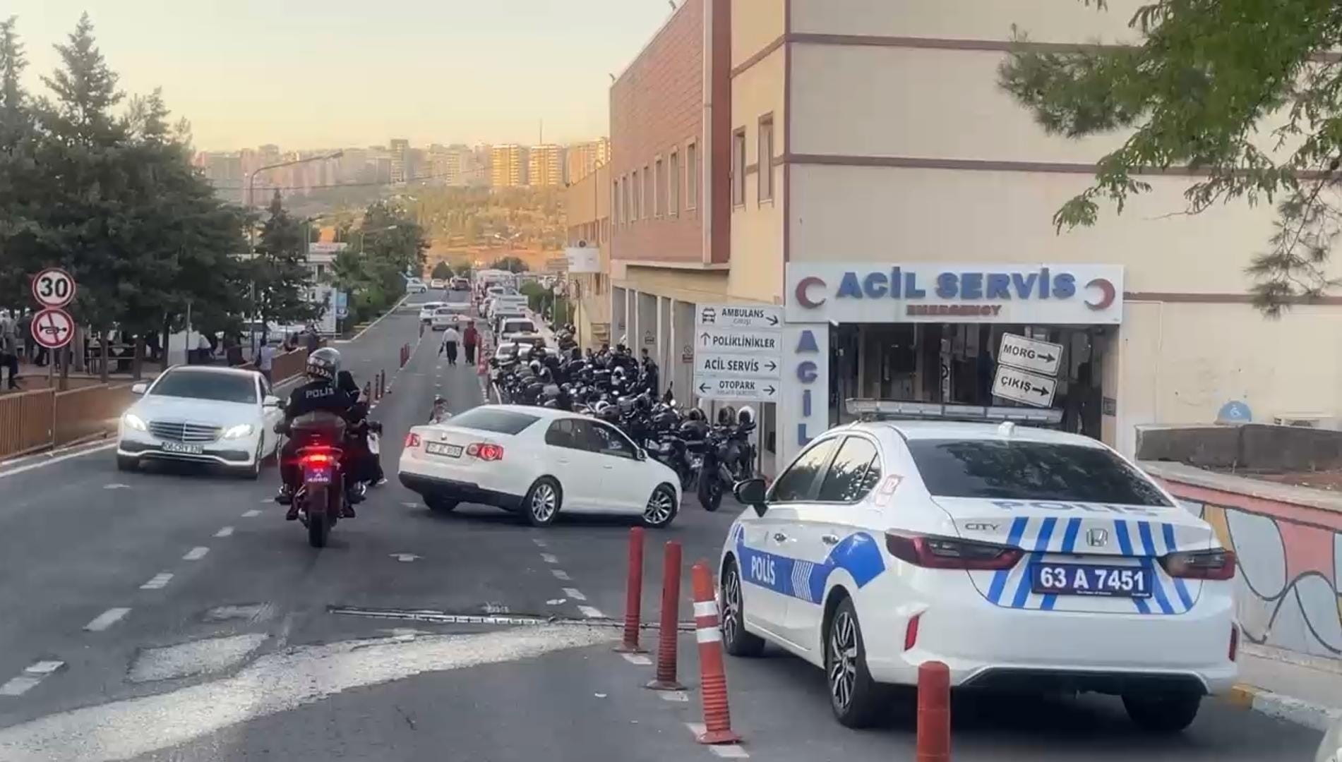 Şanlıurfa’da Öğretmen, Öğrenci Velisi Tarafından Sopayla Darbedildi (2)