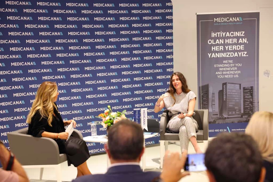 “Sezonun Hikâyesi Çeşme’de Yaz” Söyleşisi Arkas Sanat Alaçatı’da Yapıldıphoto 2025 10 06 12 00 45