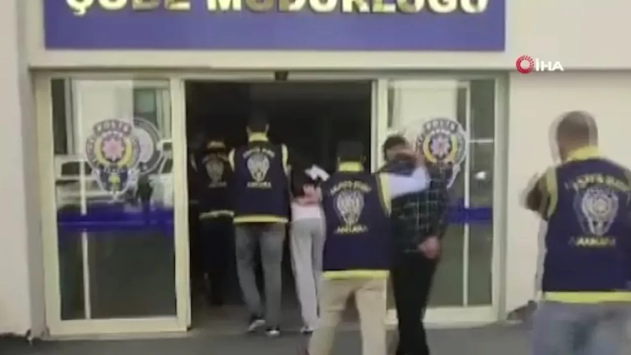 Silah Paylaşımı Yapanlar Polis Radarına Takıldı Çok Sayıda Gözaltı! (2)