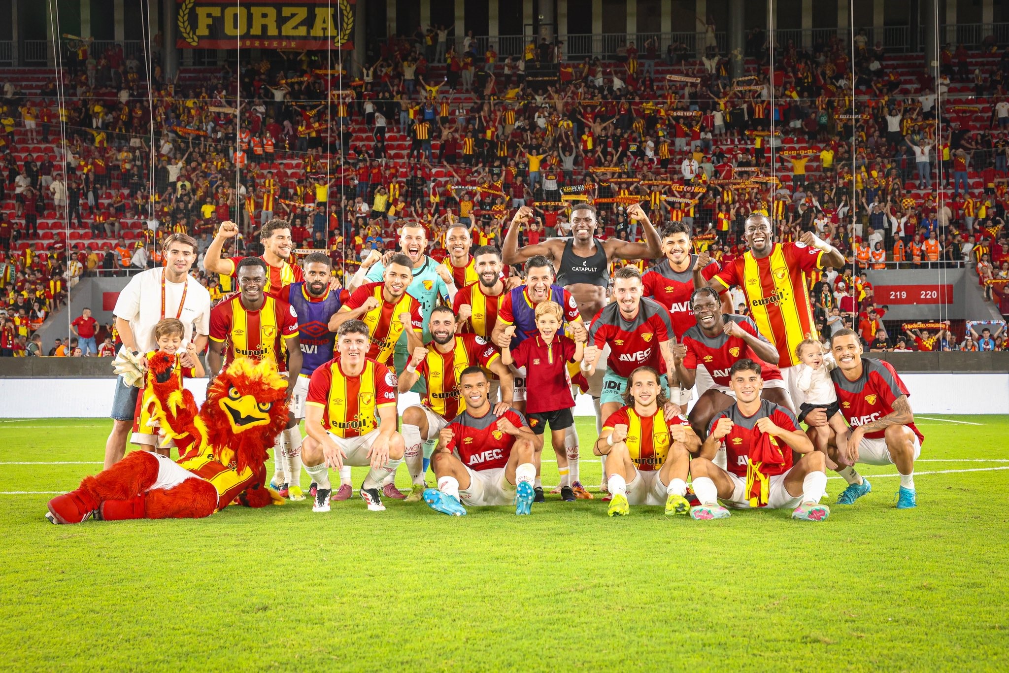 Süper Lig’de Üçlü Stoper Hattıyla Savunma Duvarı Göztepe 8 Haftada En Az Gol Yiyen Takım Oldu (5)