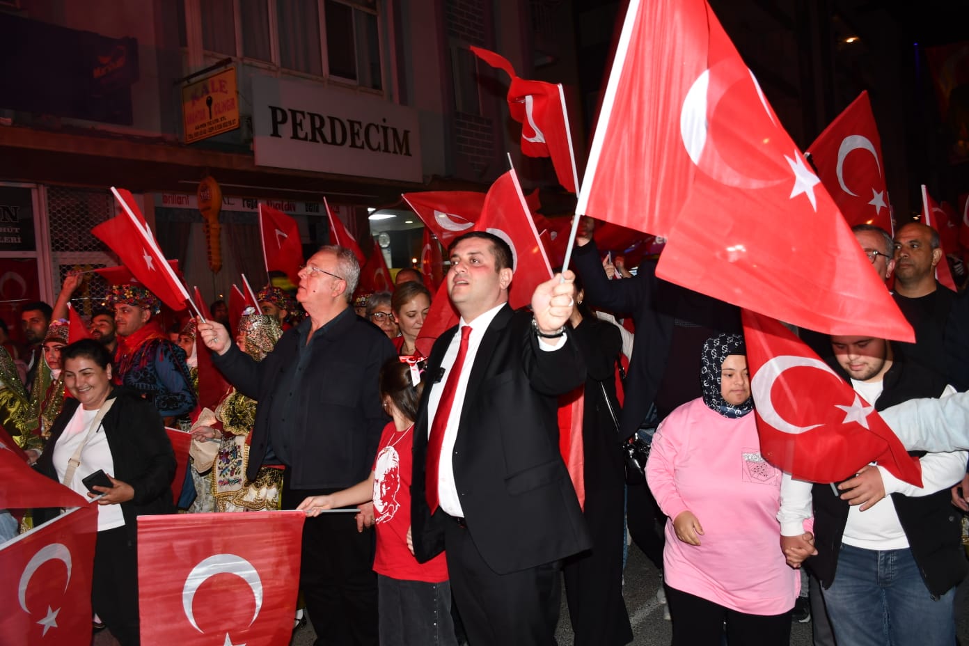 Torbalı’da Binlerce Kişi Fener Alayında Buluştu (2)