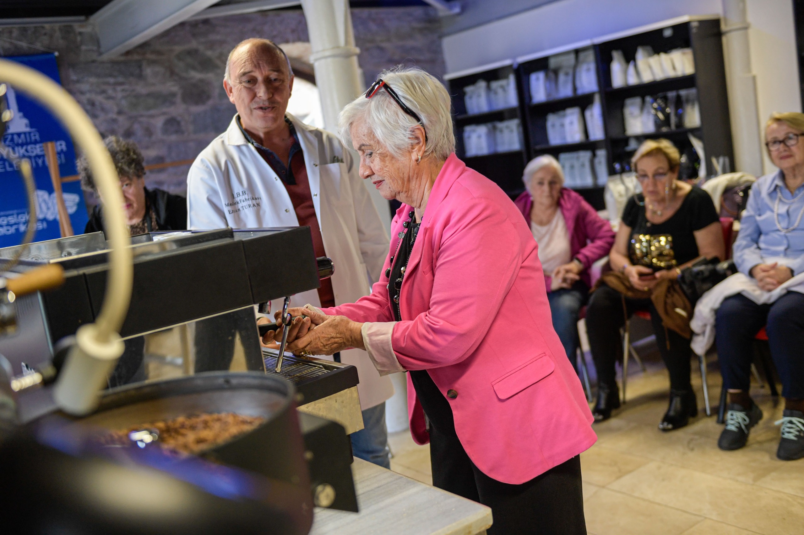 Torunlar Şaşıracak İzmirli Büyükler Latte Ve Cappuccino Öğrendi (1)