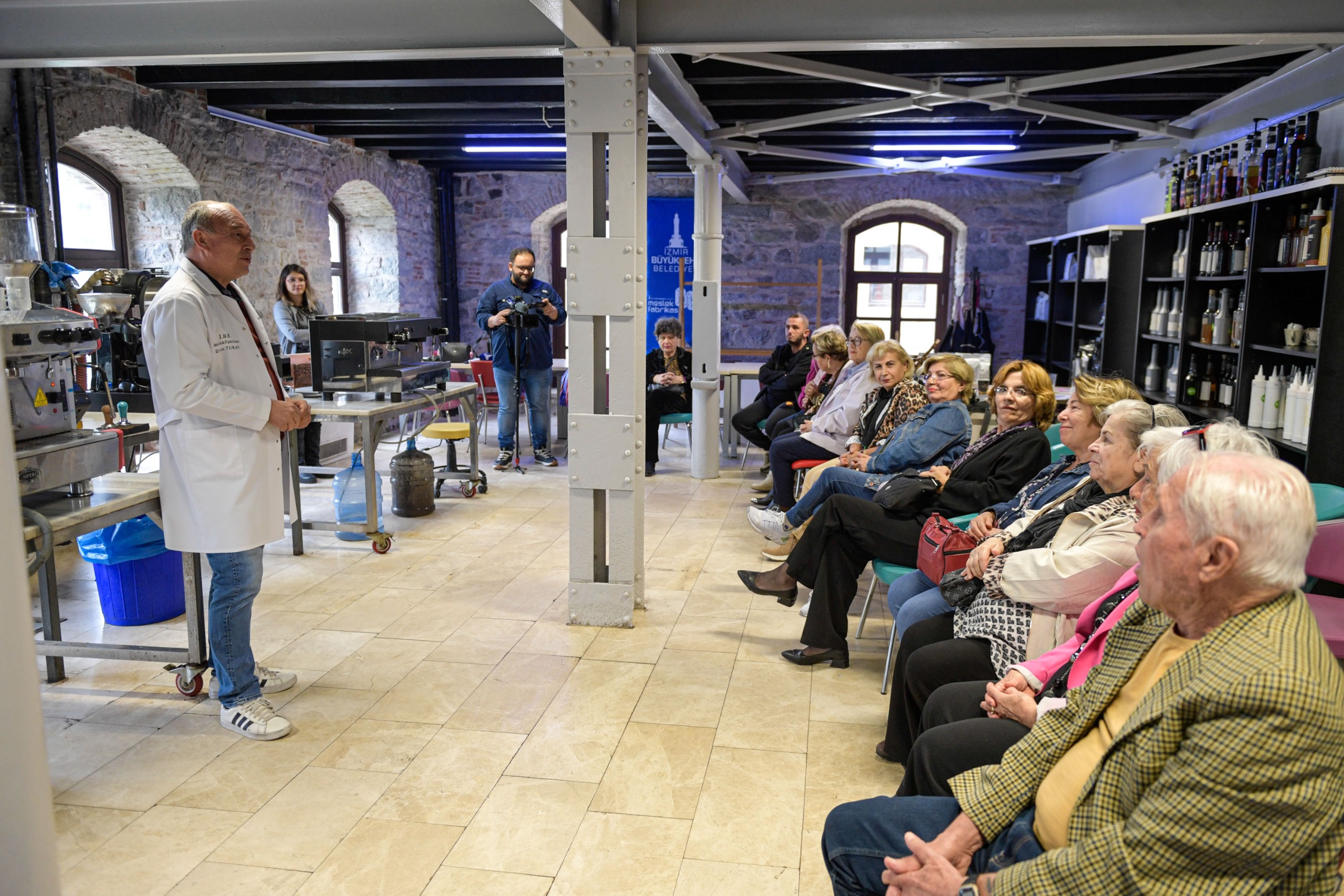 Torunlar Şaşıracak İzmirli Büyükler Latte Ve Cappuccino Öğrendi (7)