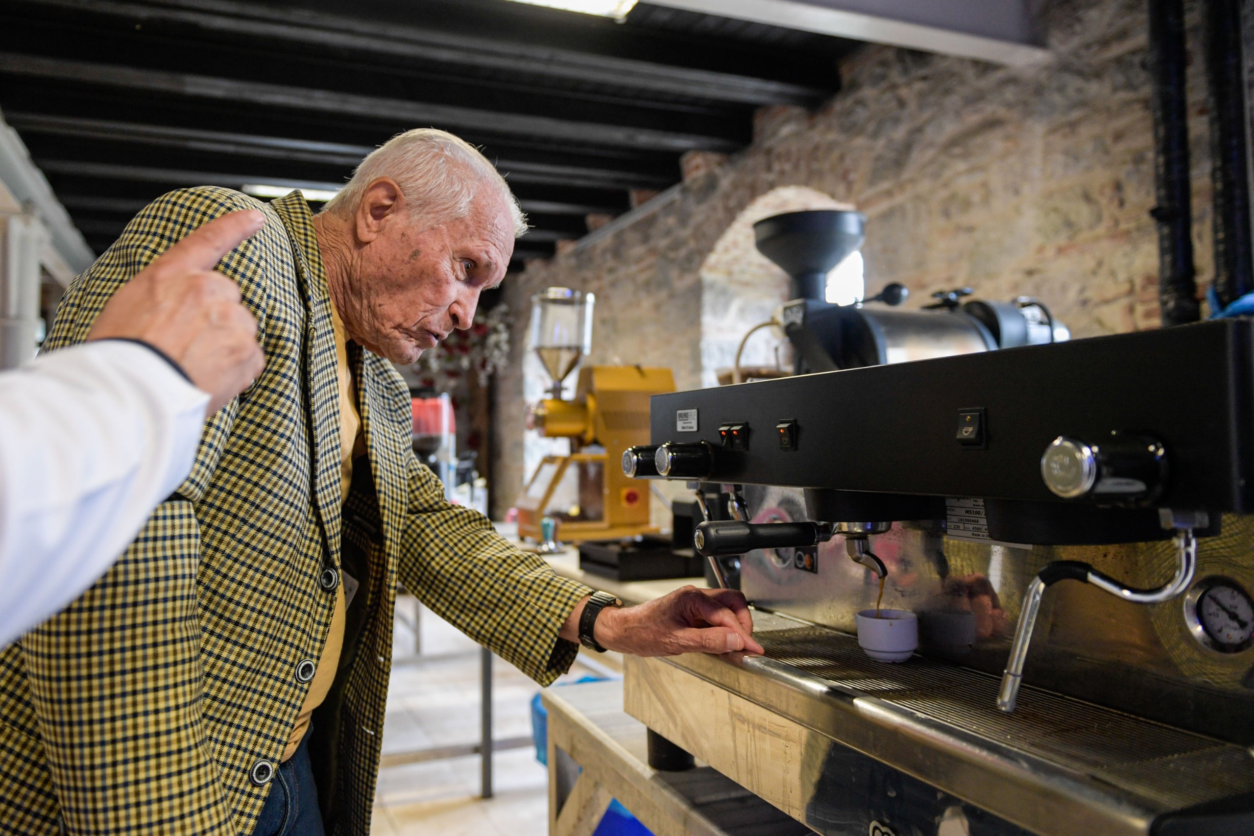 Torunlar Şaşıracak İzmirli Büyükler Latte Ve Cappuccino Öğrendi (8)